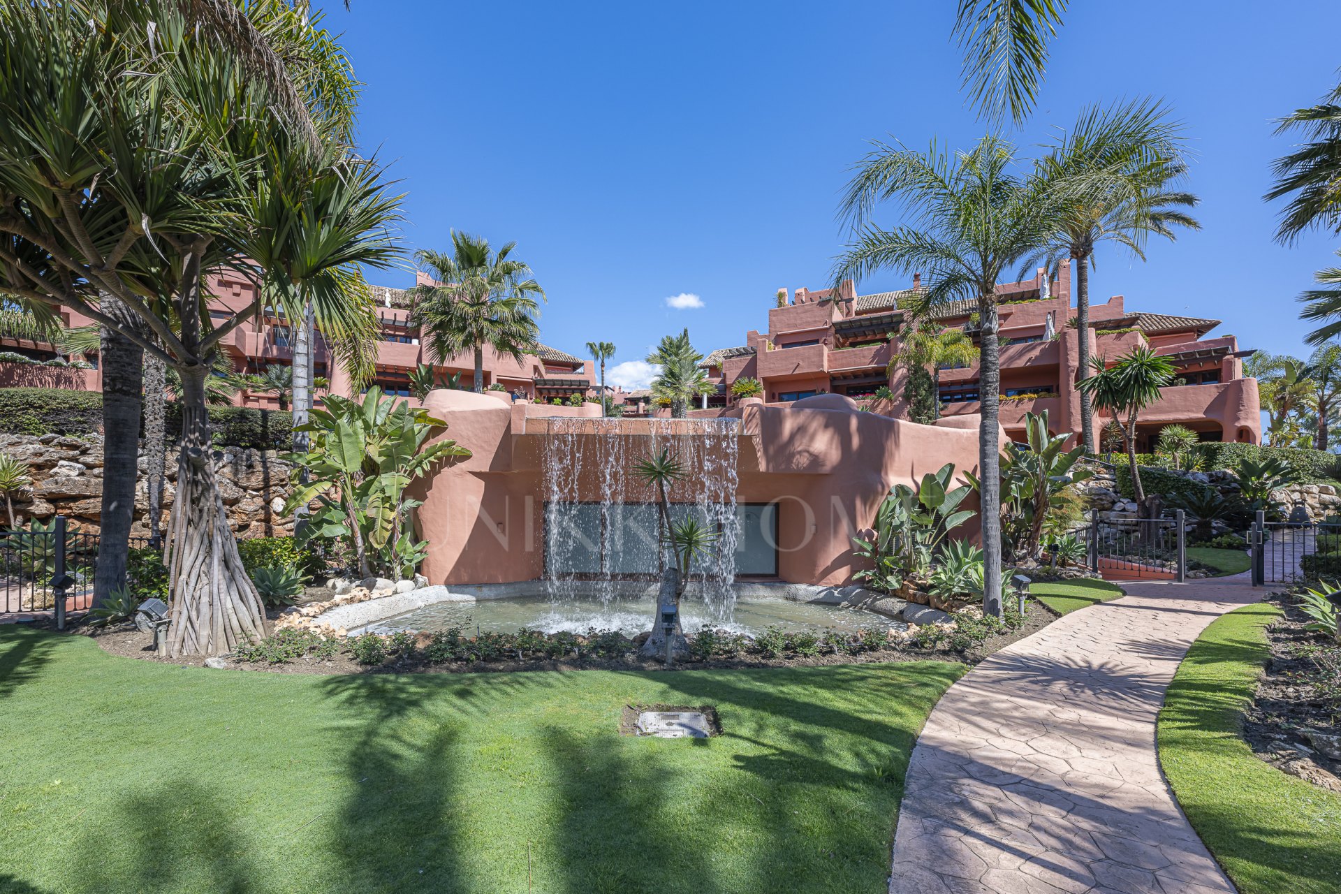 Panoramic Sea Views Beachfront Penthouse, New Golden Mile