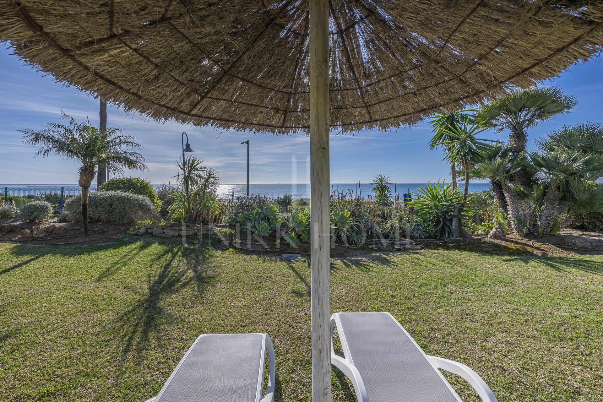 Apartamento en Primera Línea de Playa en Costalita del Mar