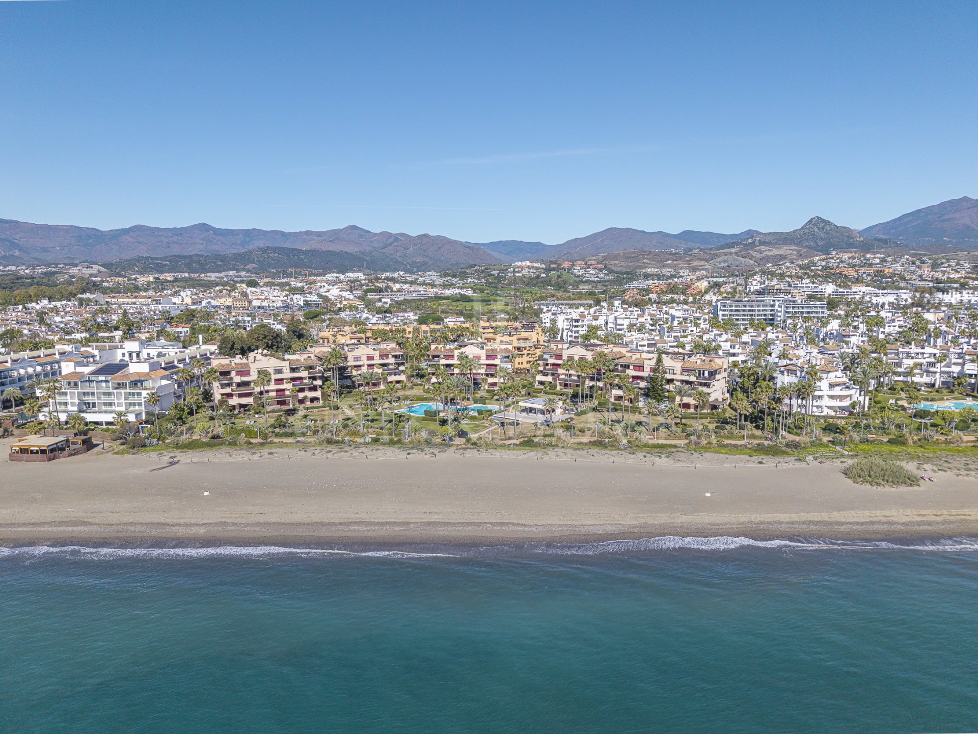 Frontline Beach Apartment in Costalita del Mar