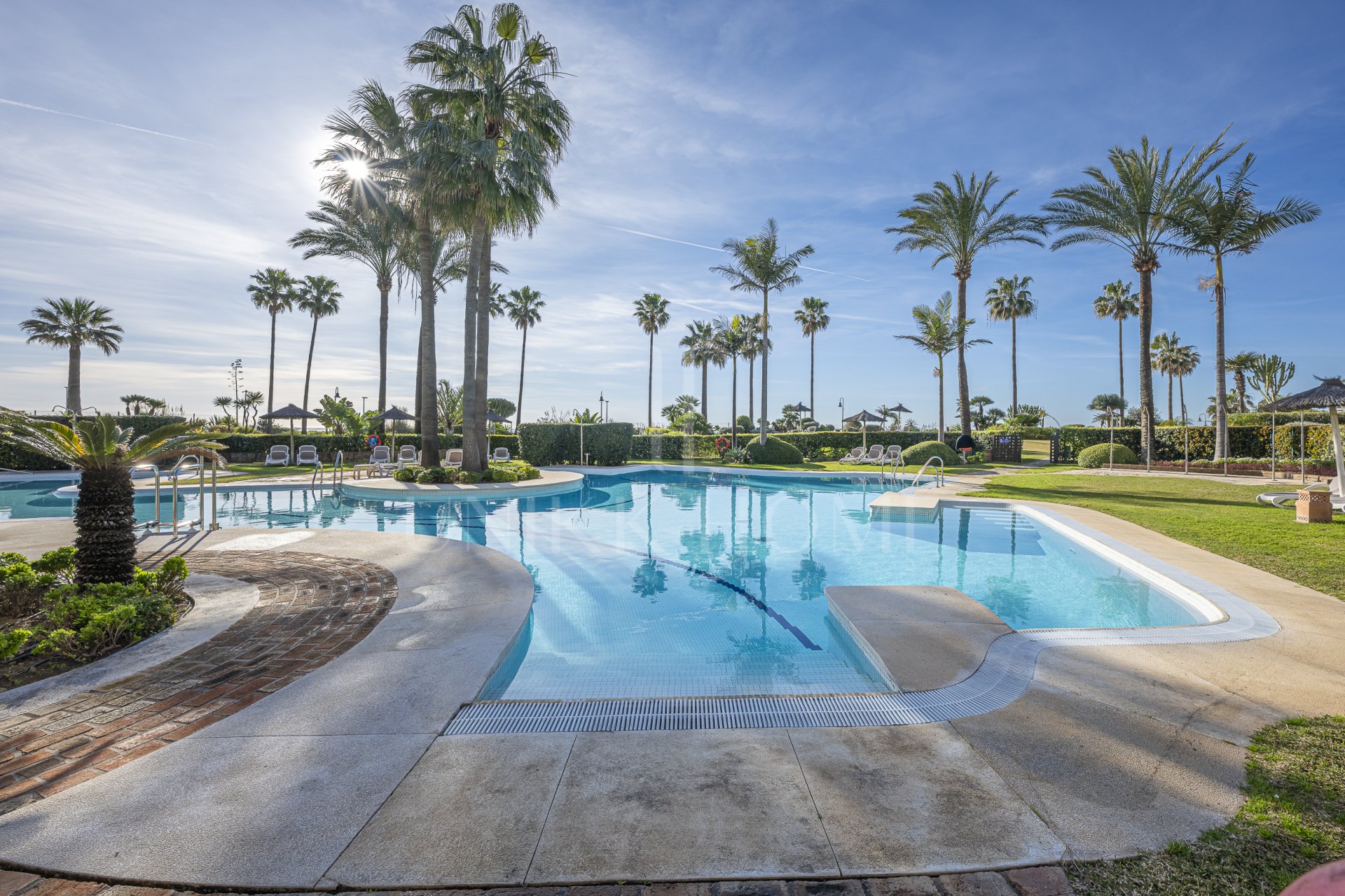 Frontline Beach Apartment in Costalita del Mar