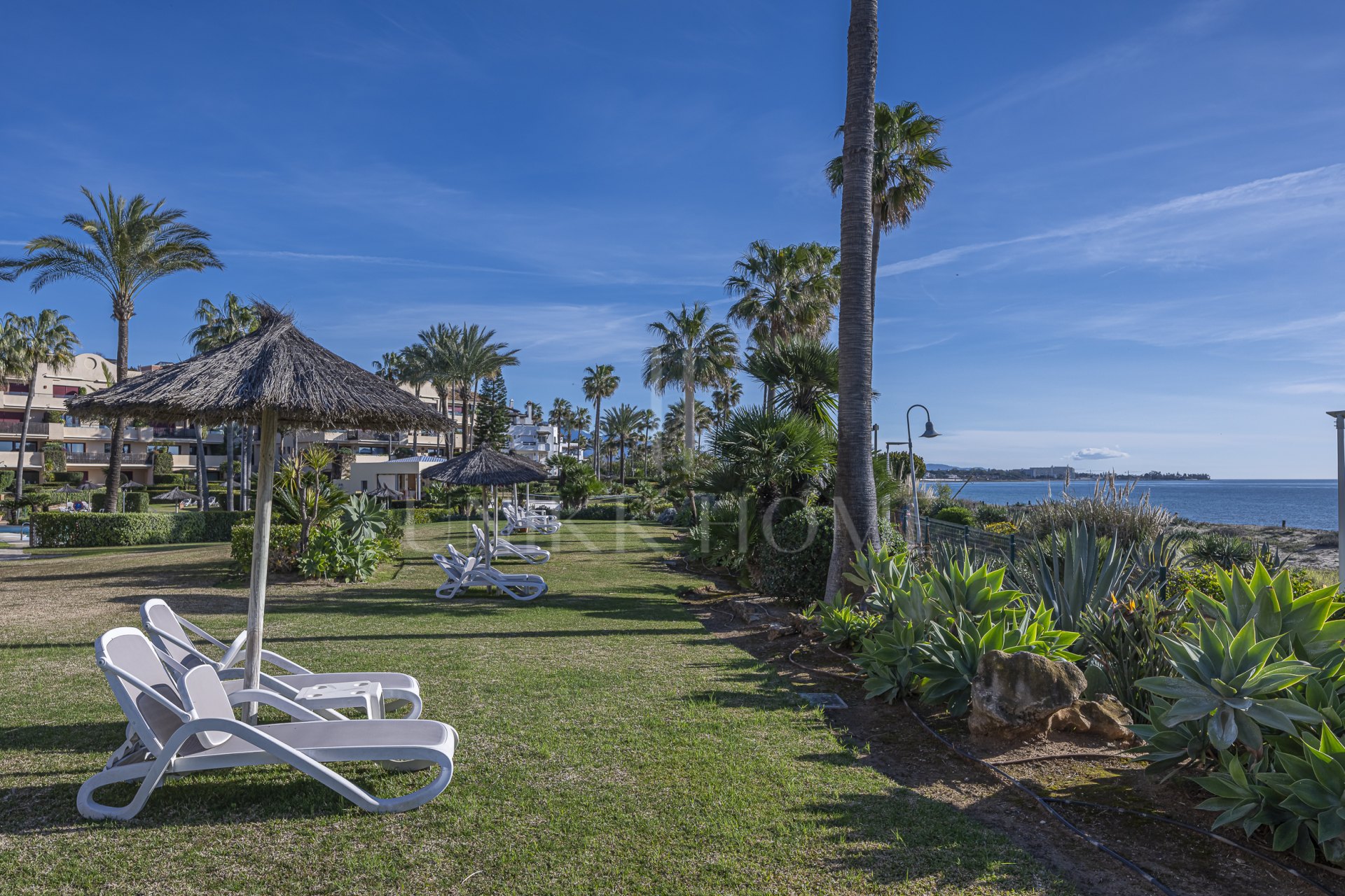 Frontline Beach Apartment in Costalita del Mar