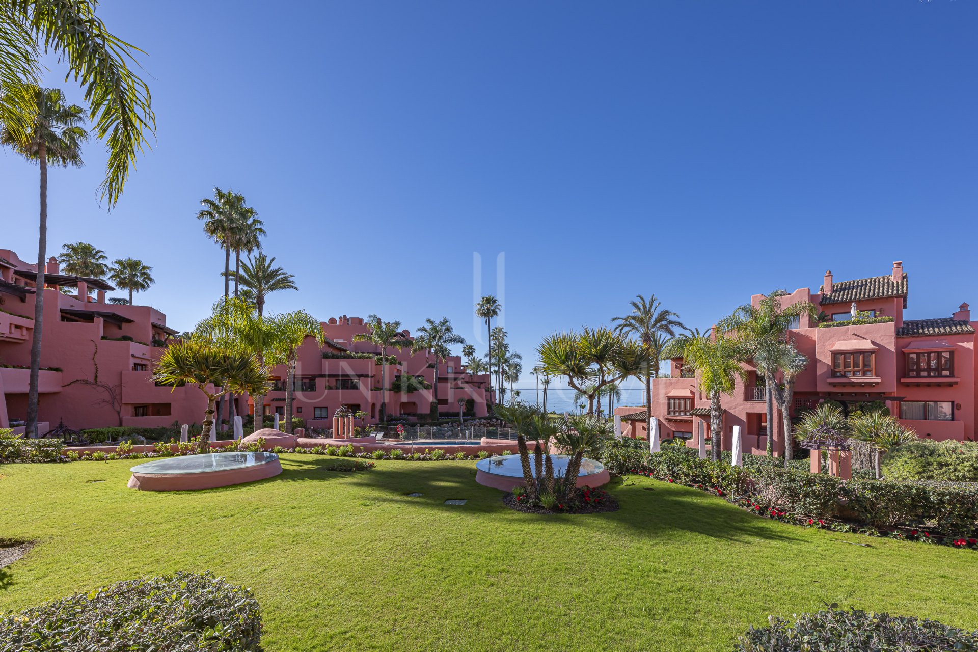 Luxury Beachfront Apartment in Cabo Bermejo, New Golden Mile