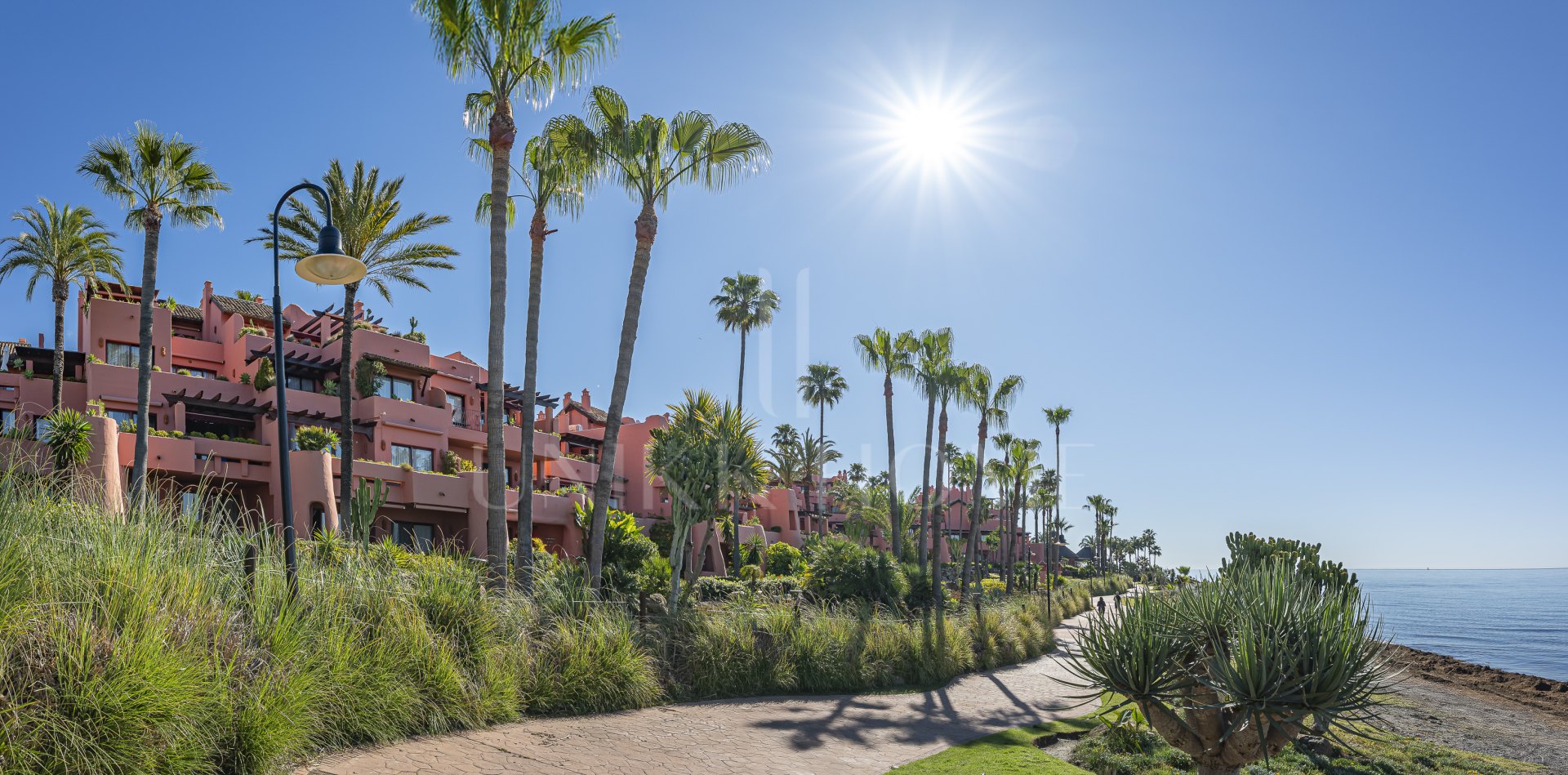 Luxury Beachfront Apartment in Cabo Bermejo, New Golden Mile
