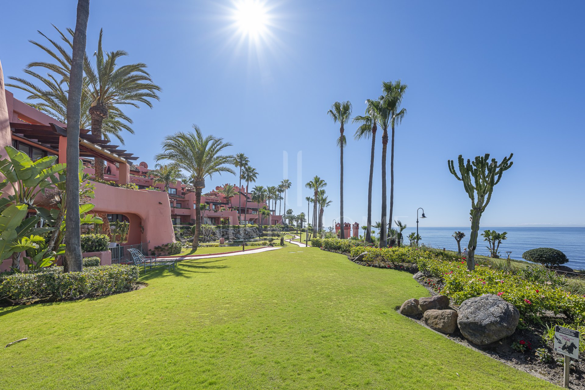 Luxury Beachfront Apartment in Cabo Bermejo, New Golden Mile