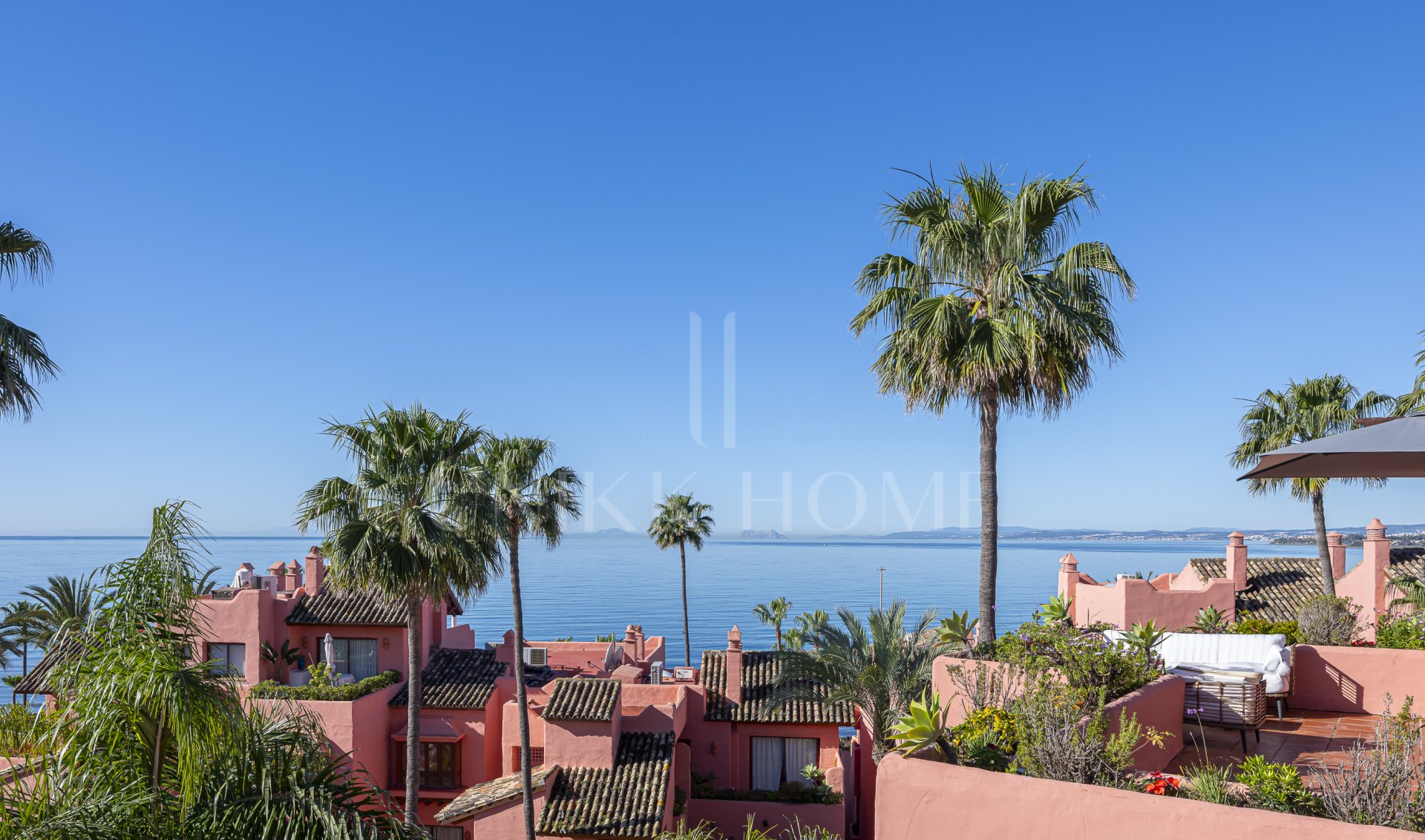 Luxury Beachfront Apartment in Cabo Bermejo, New Golden Mile