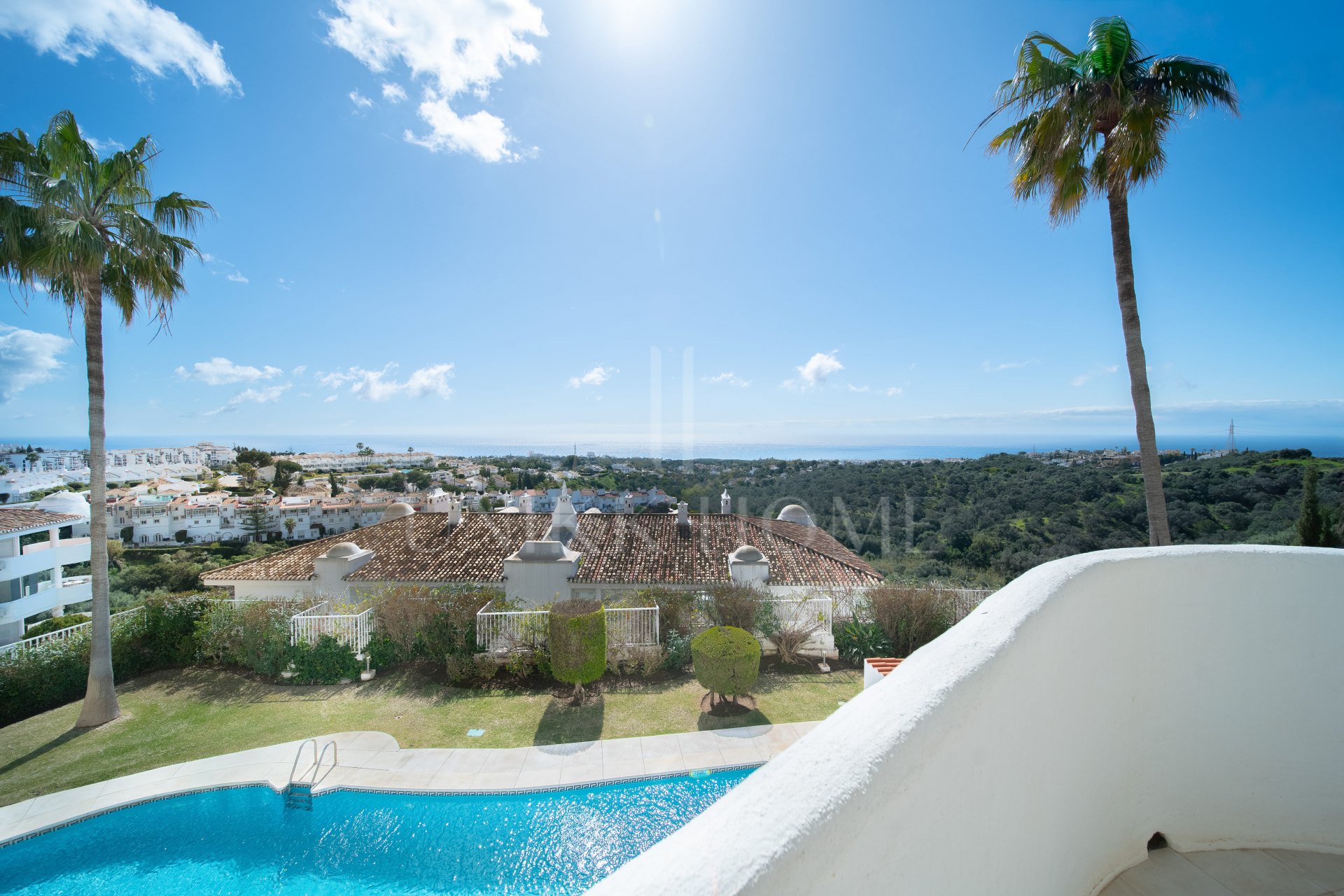 Two Bedroom Apartment with Panoramic Sea Views, Calahonda