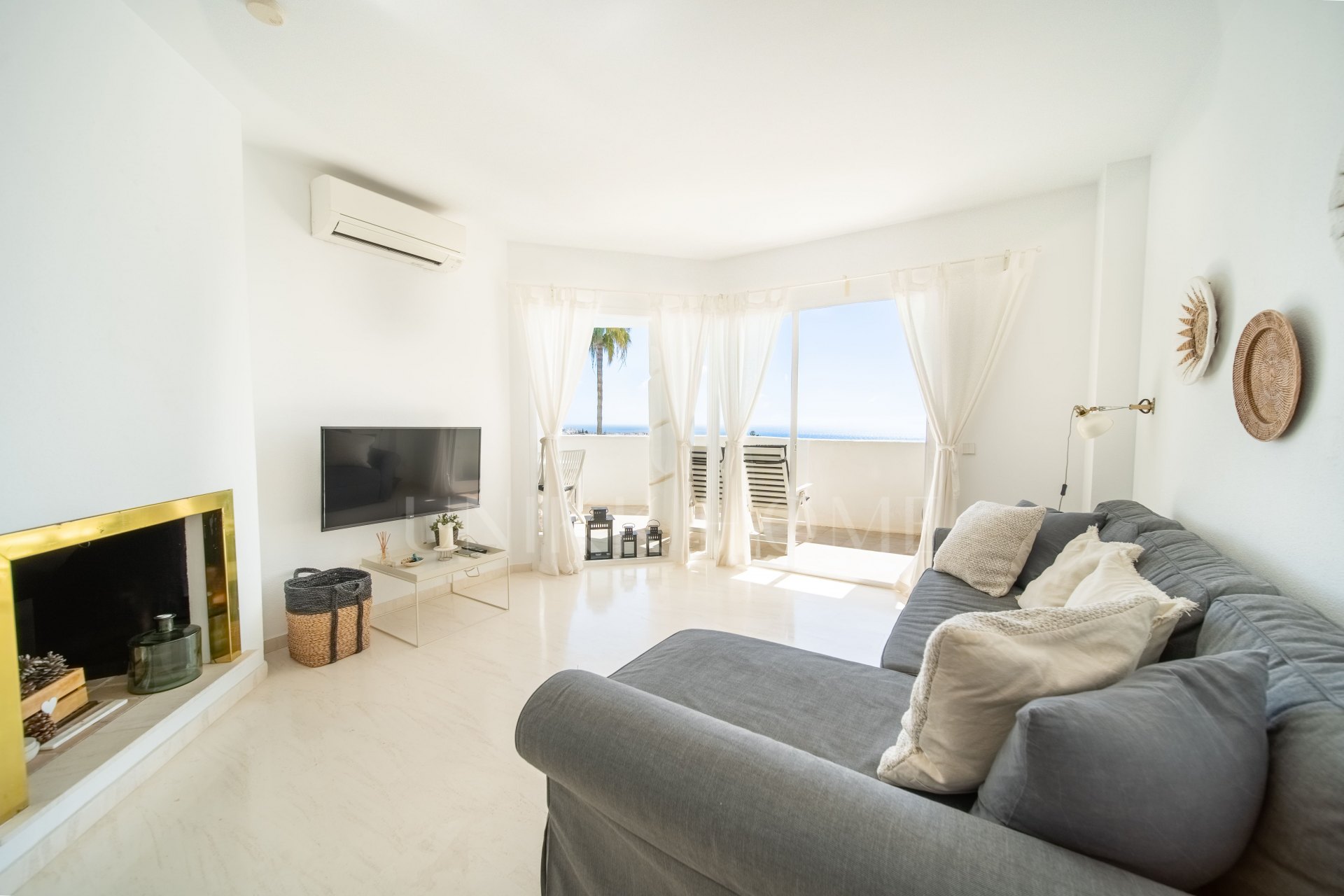 Two Bedroom Apartment with Panoramic Sea Views, Calahonda