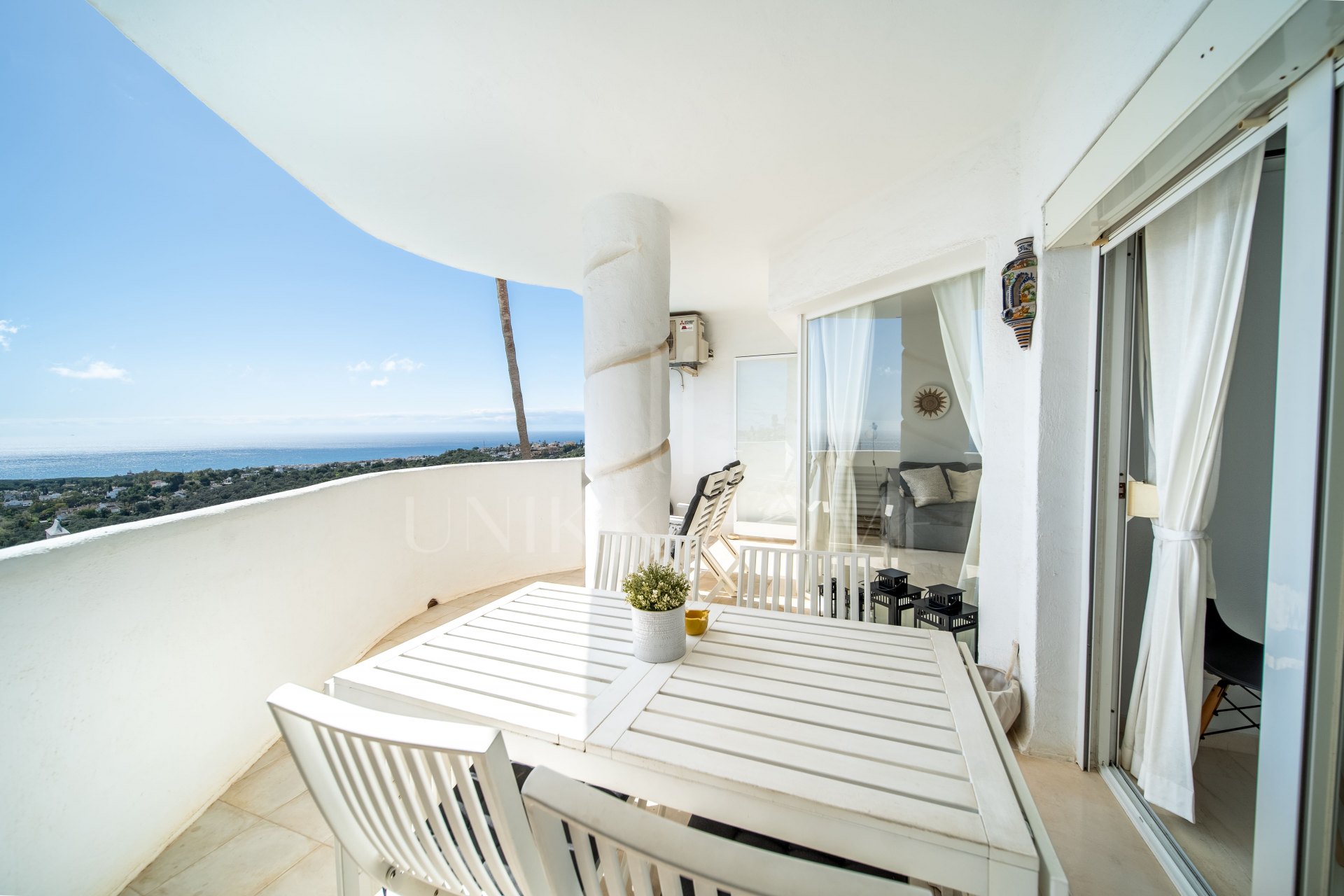 Two Bedroom Apartment with Panoramic Sea Views, Calahonda