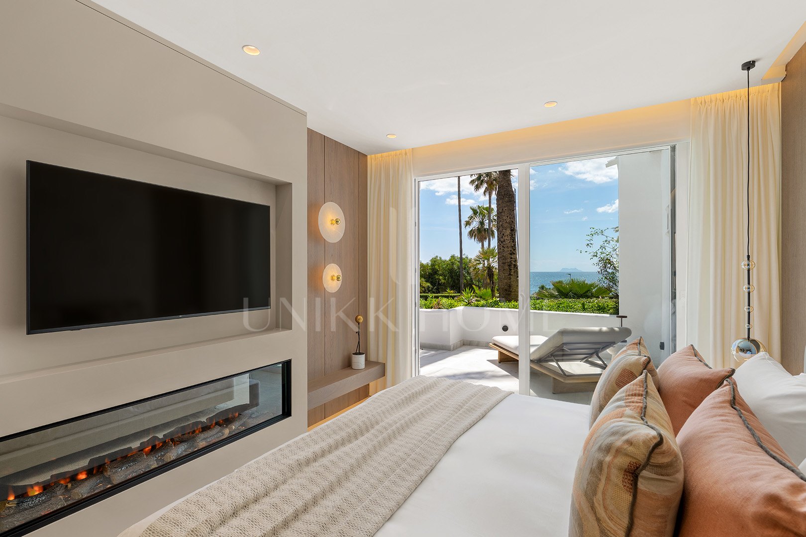 Frontline Beach Sea Views Renovated Apartment, Estepona