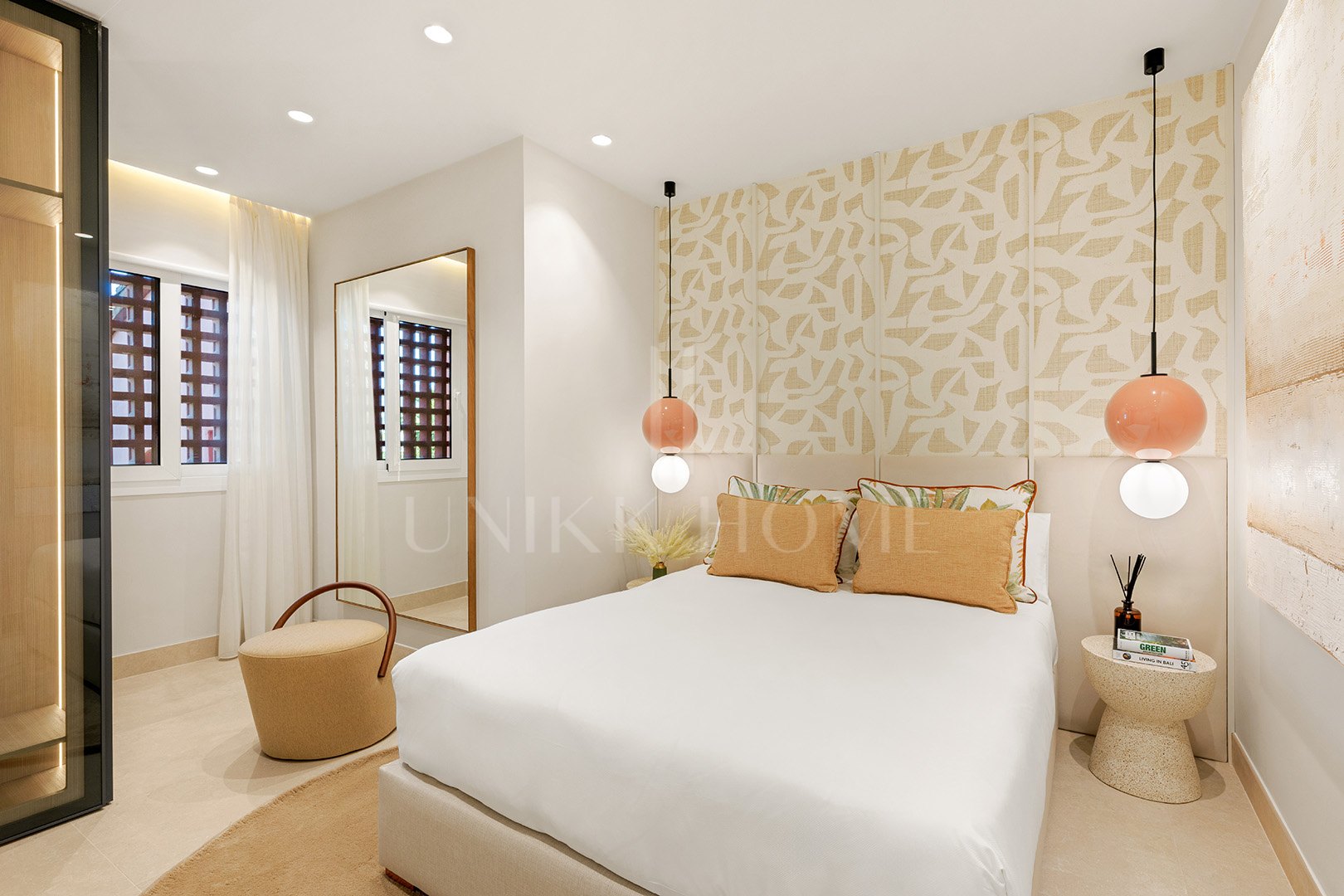 Ático dúplex junto a la playa con vistas al mar en la Nueva Milla de Oro de Estepona