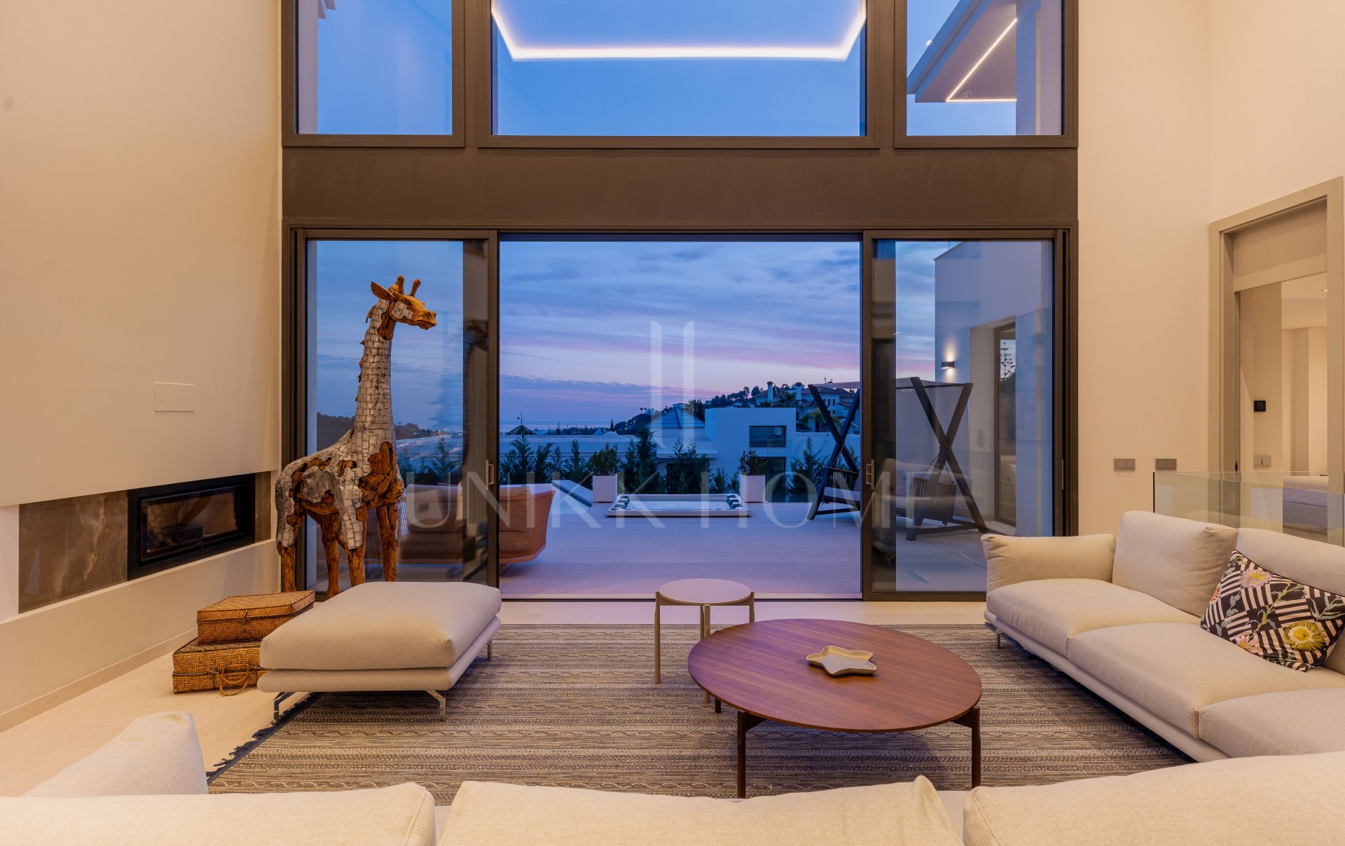 Luxury Villa with Sea Views in La Quinta Gated Community