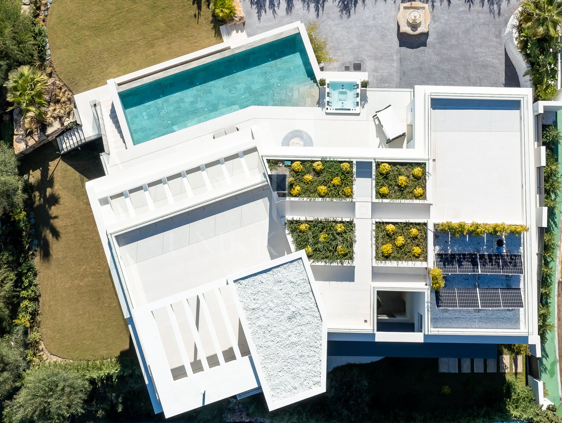 Luxury Villa with Sea Views in La Quinta Gated Community