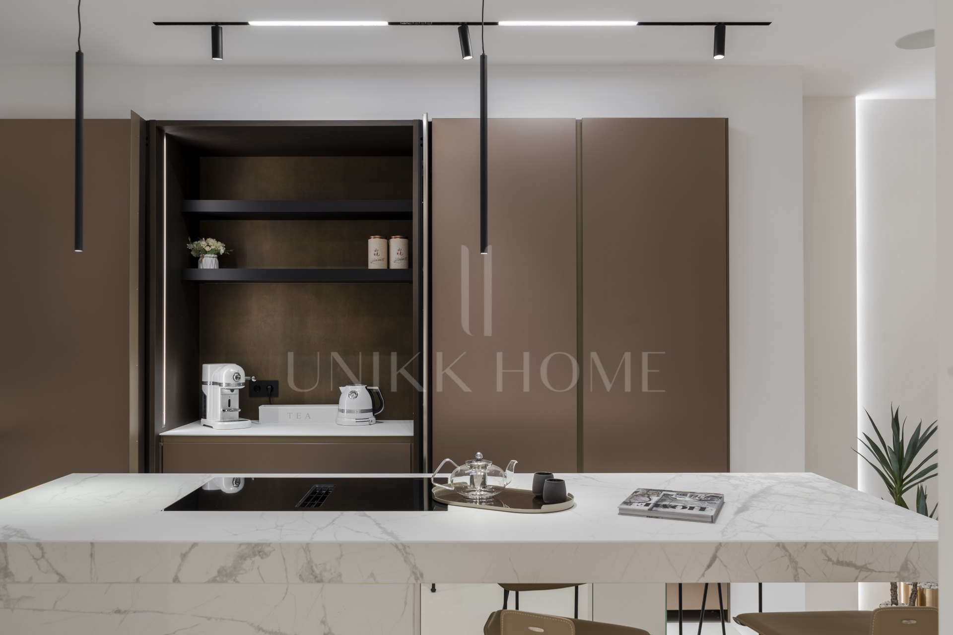 Adosada en primera línea de playa con vistas al mar, Milla de Oro de Marbella