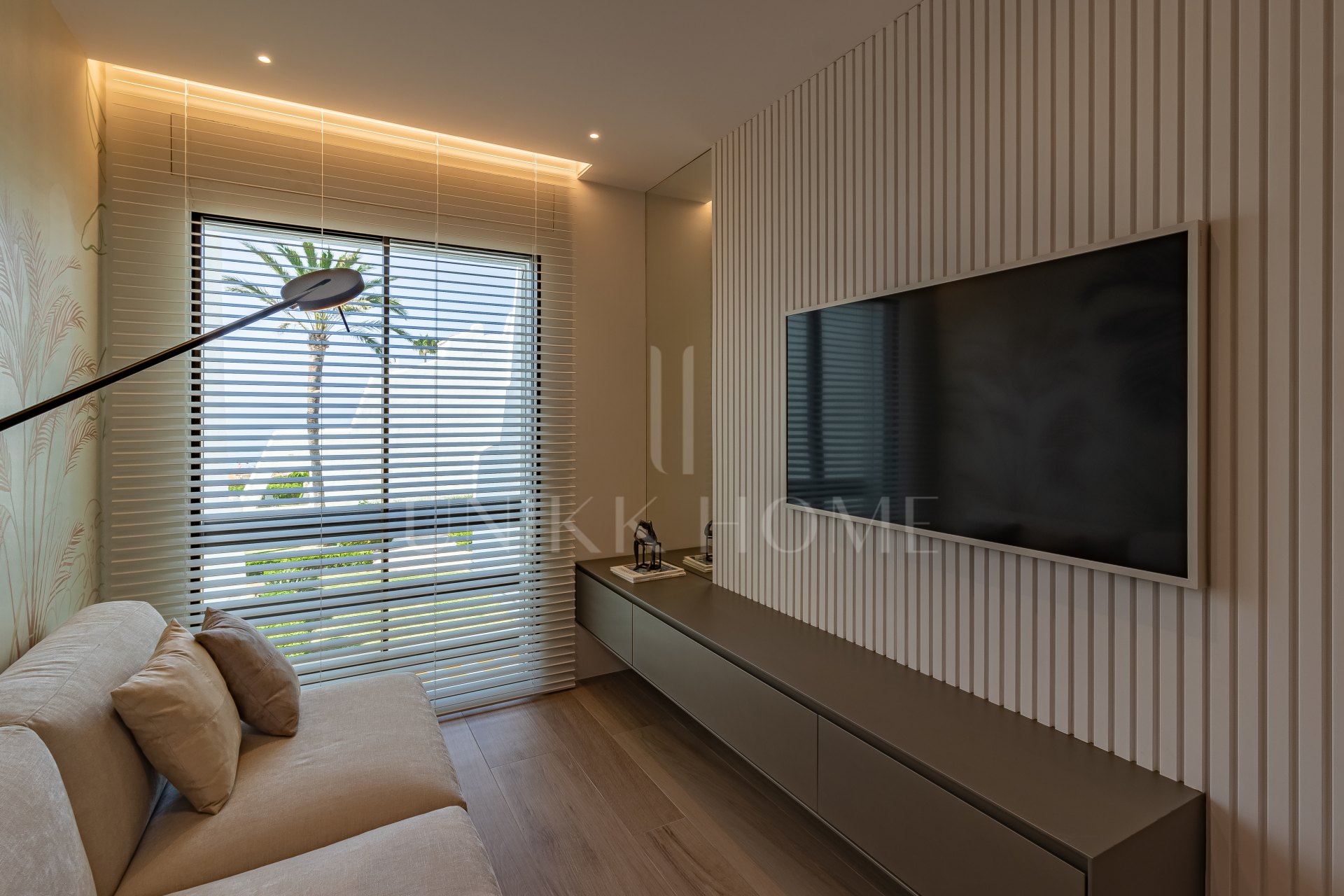 Adosada en primera línea de playa con vistas al mar, Milla de Oro de Marbella