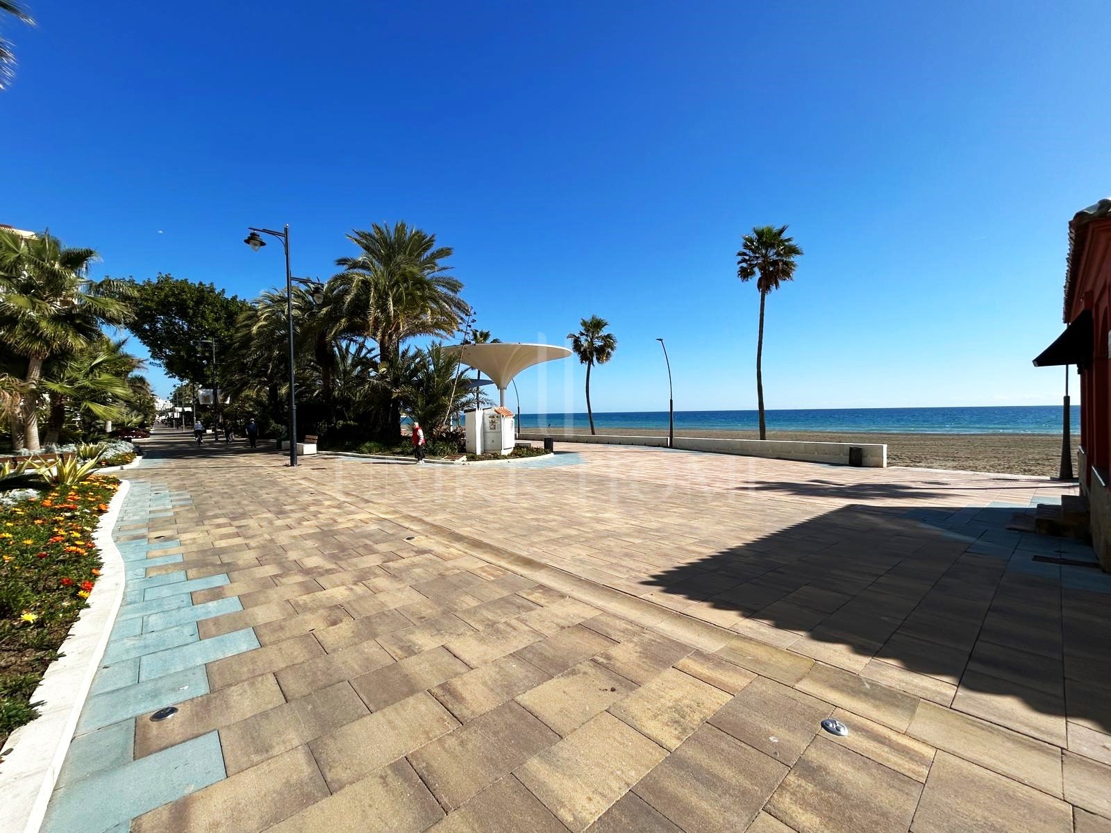 Apartment front line beach location in the heart of Estepona Town