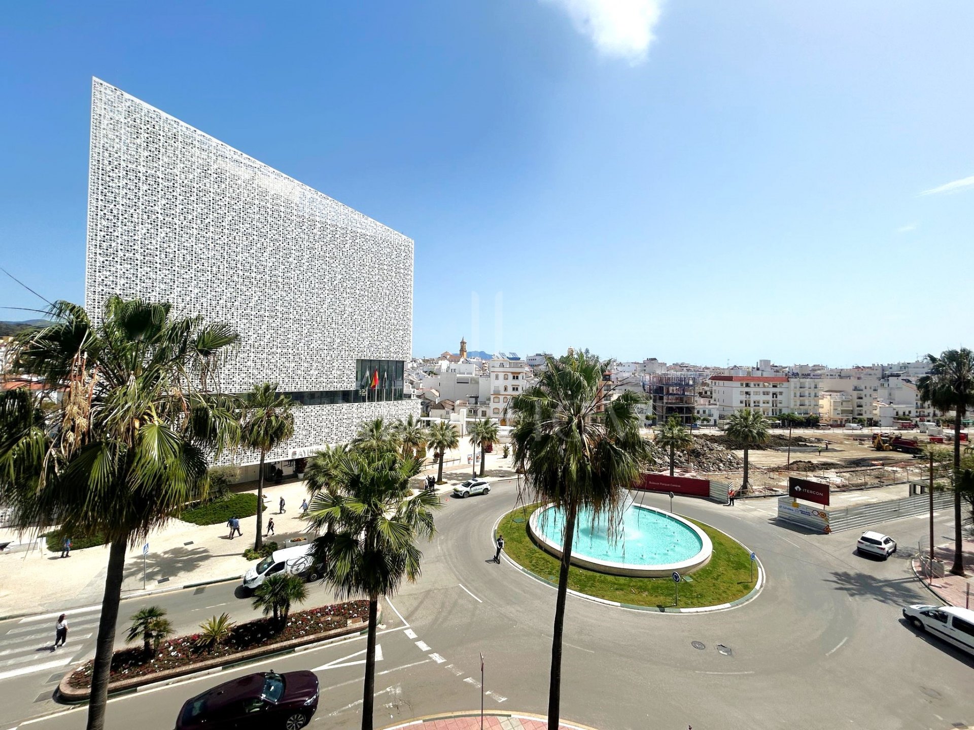 Piso amplio a la venta en posición inmejorable en Estepona