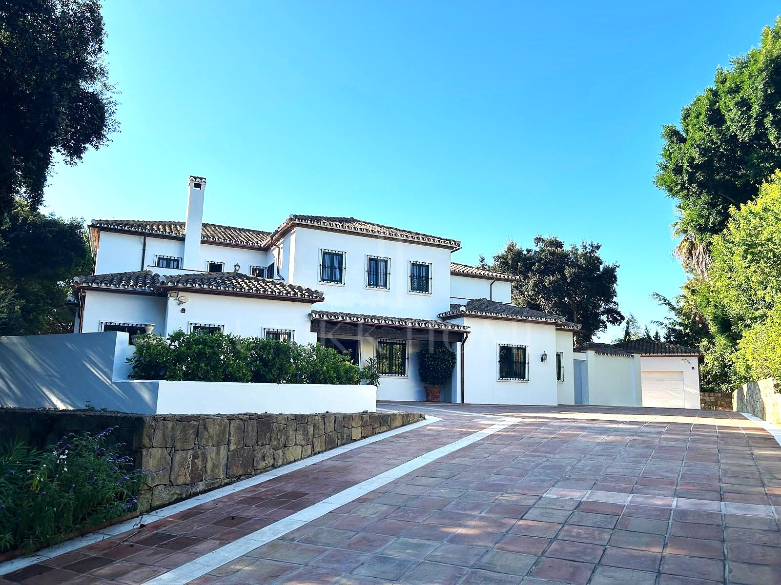 Beautiful detached villa, with many traditional Spanish features located in the prestigious development of Sotogrande.