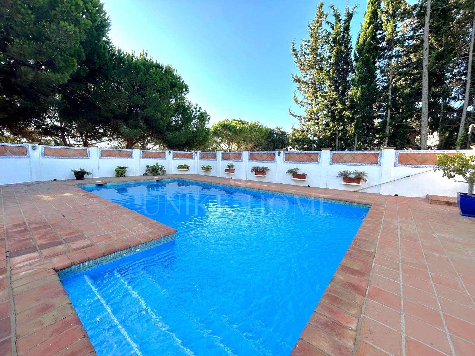 Beautiful detached villa, with many traditional Spanish features located in the prestigious development of Sotogrande.