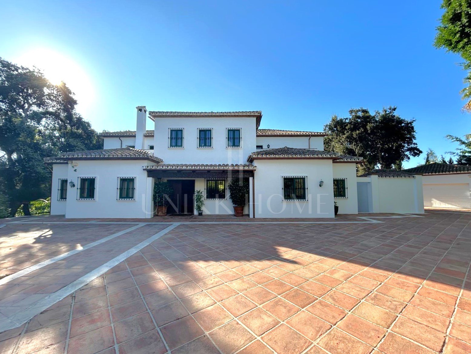 Beautiful detached villa, with many traditional Spanish features located in the prestigious development of Sotogrande.