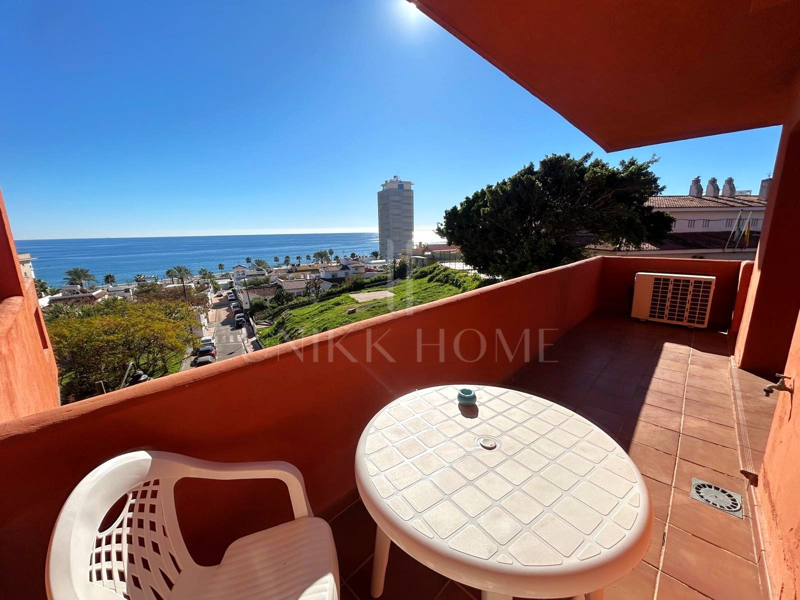 Coqueto piso de 1 dormitorio en una localización inmejorable con increibles vistas al mar.