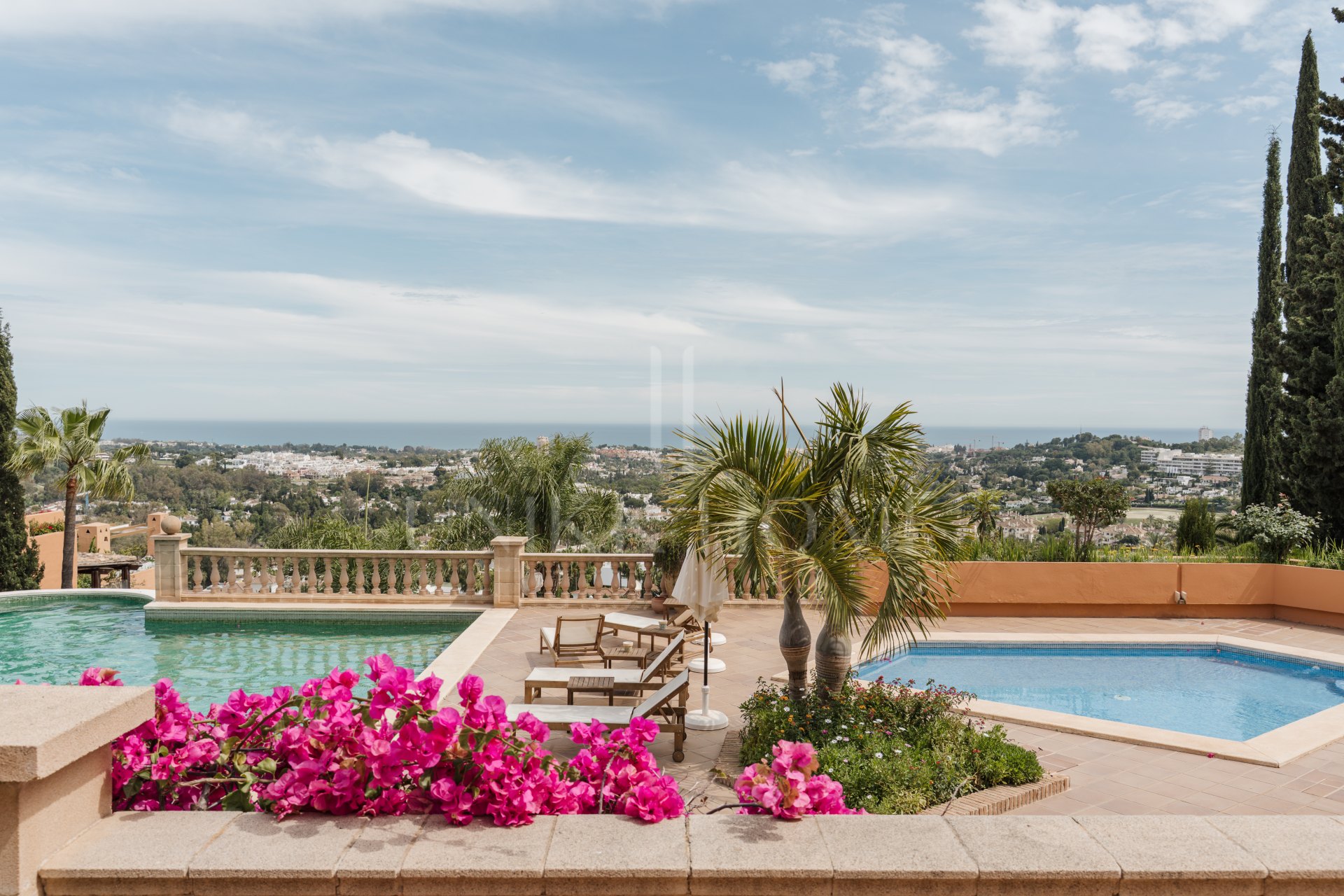 Duplex penthouse with panoramic views in Les Belvederes