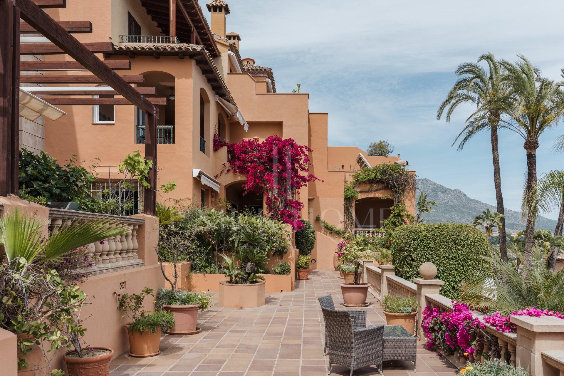 Duplex penthouse with panoramic views in Les Belvederes