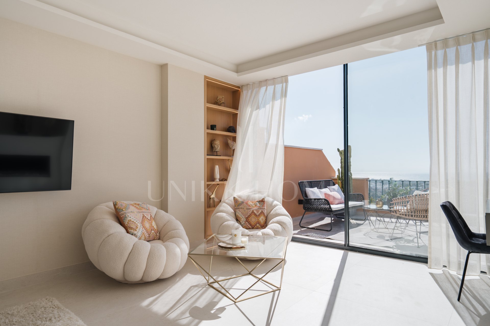Duplex penthouse with panoramic views in Les Belvederes