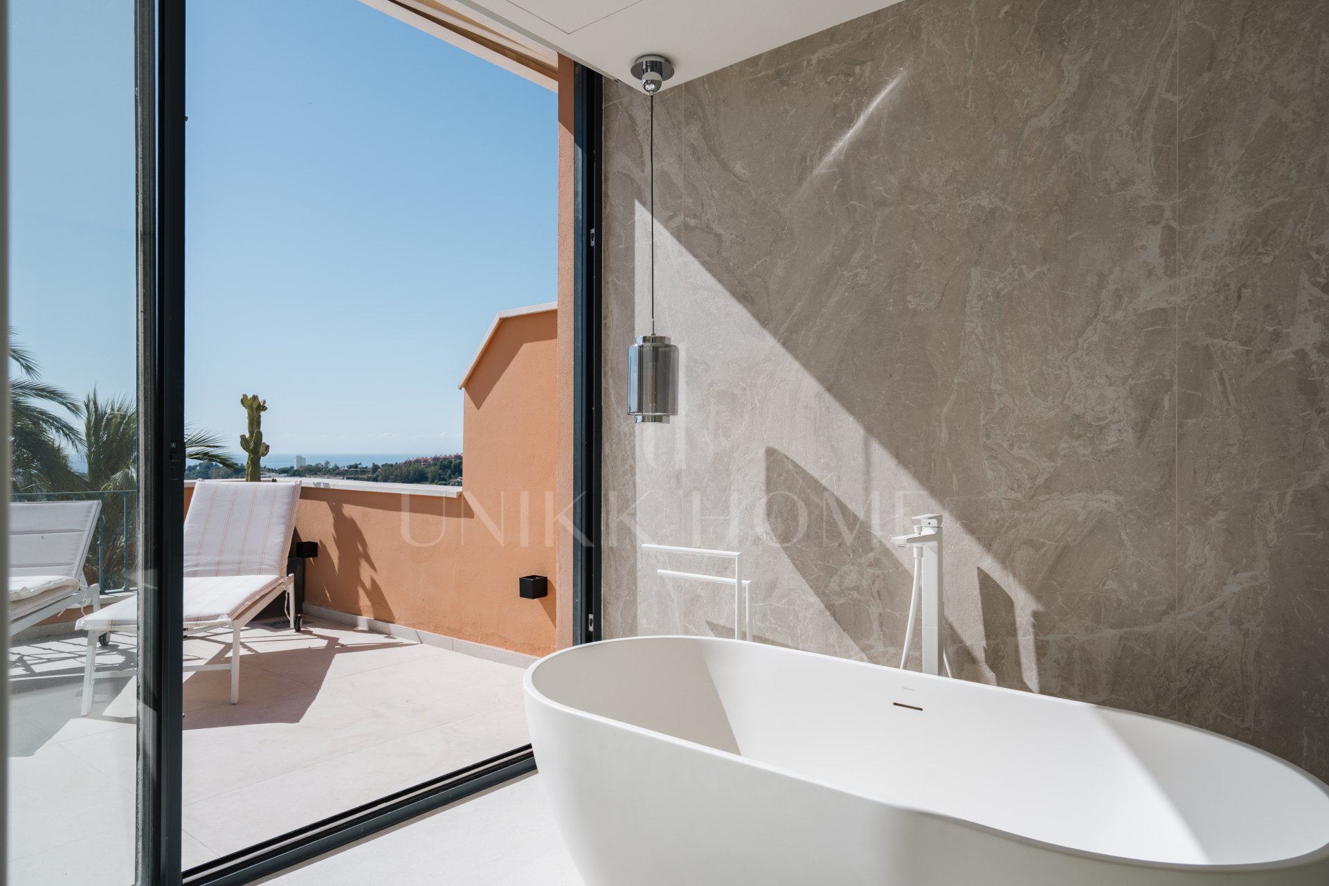 Duplex penthouse with panoramic views in Les Belvederes