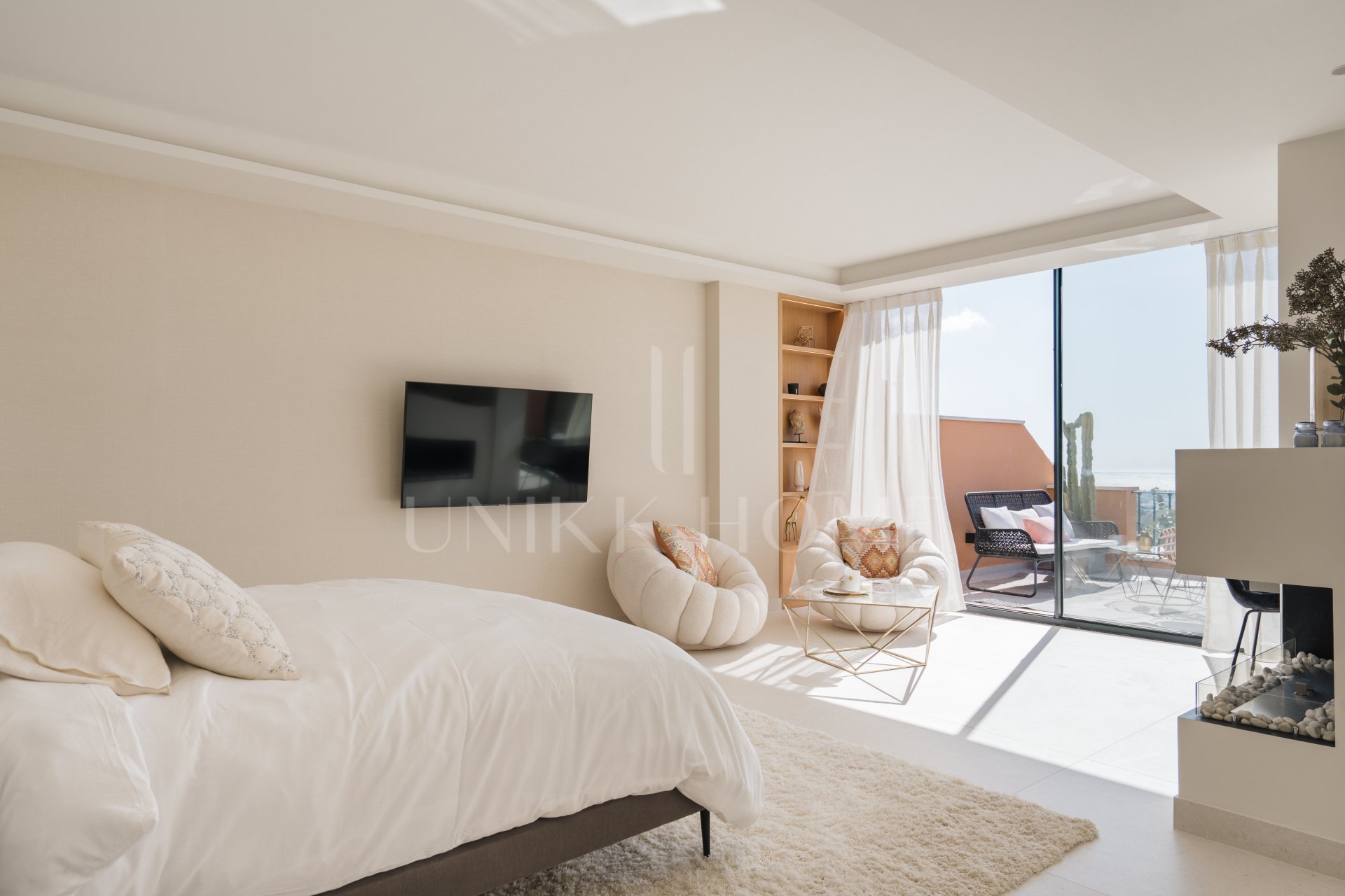 Duplex penthouse with panoramic views in Les Belvederes