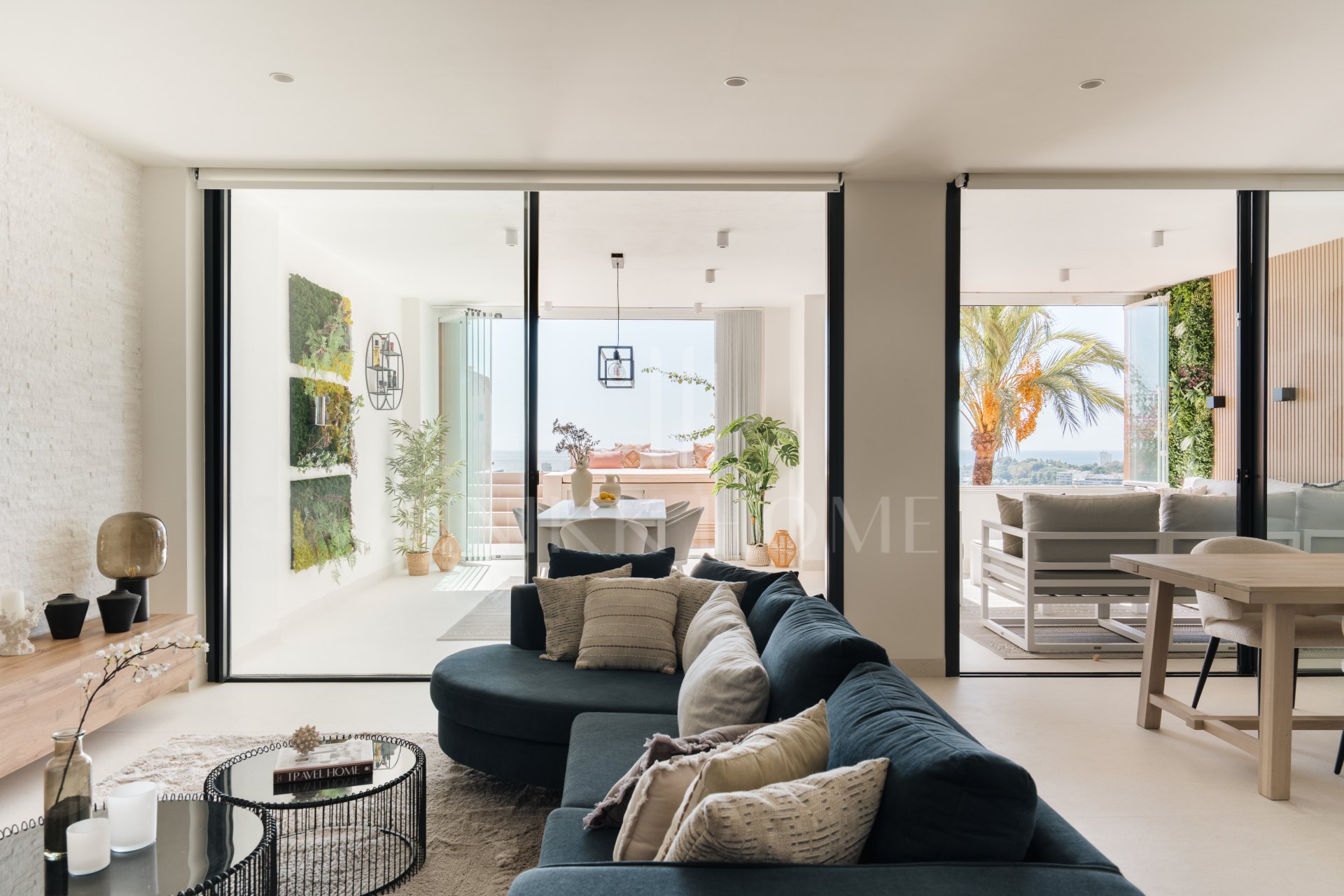 Duplex penthouse with panoramic views in Les Belvederes