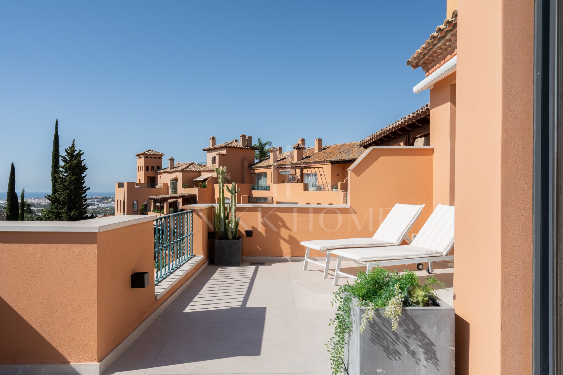 Duplex penthouse with panoramic views in Les Belvederes