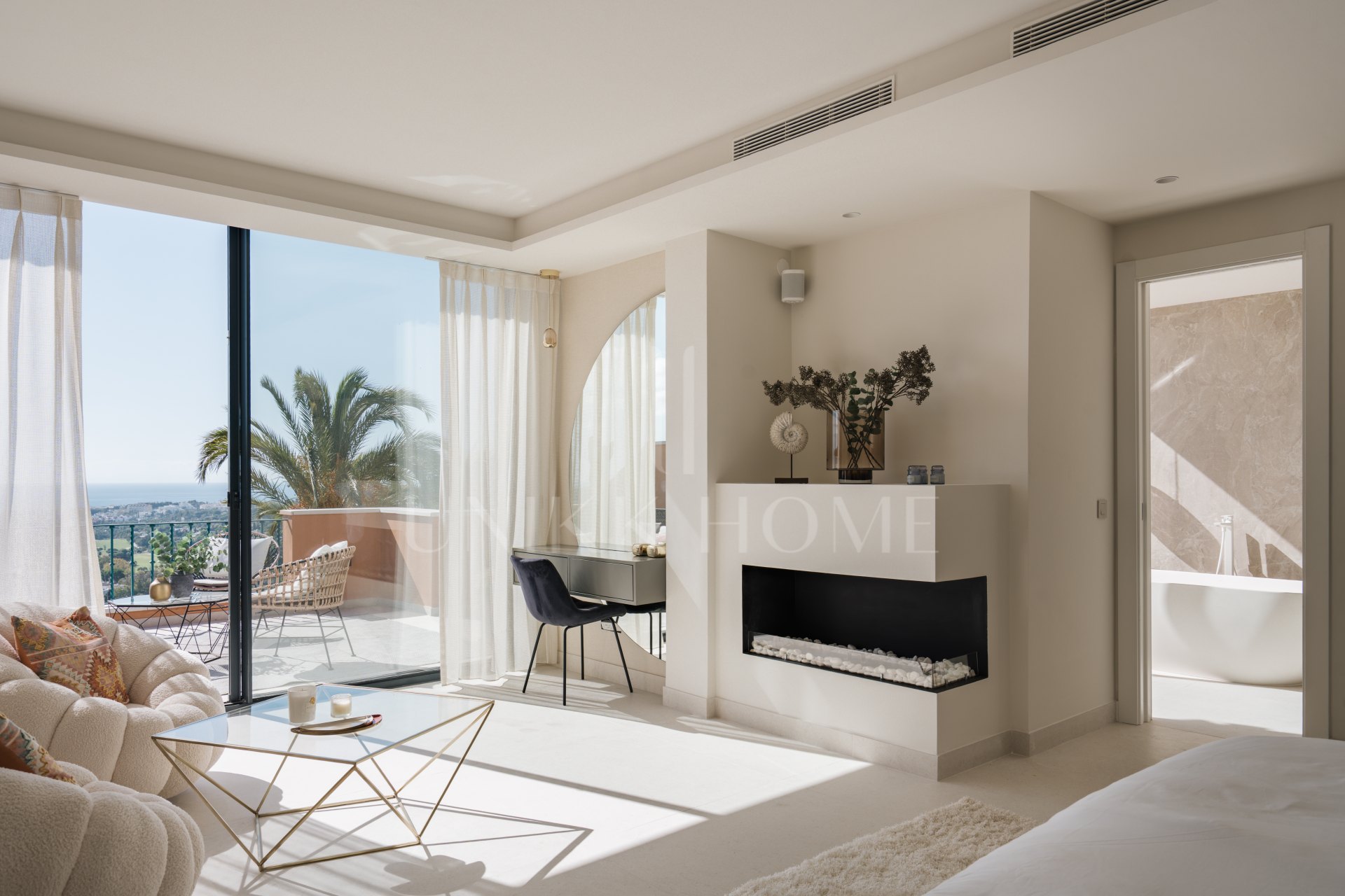 Duplex penthouse with panoramic views in Les Belvederes