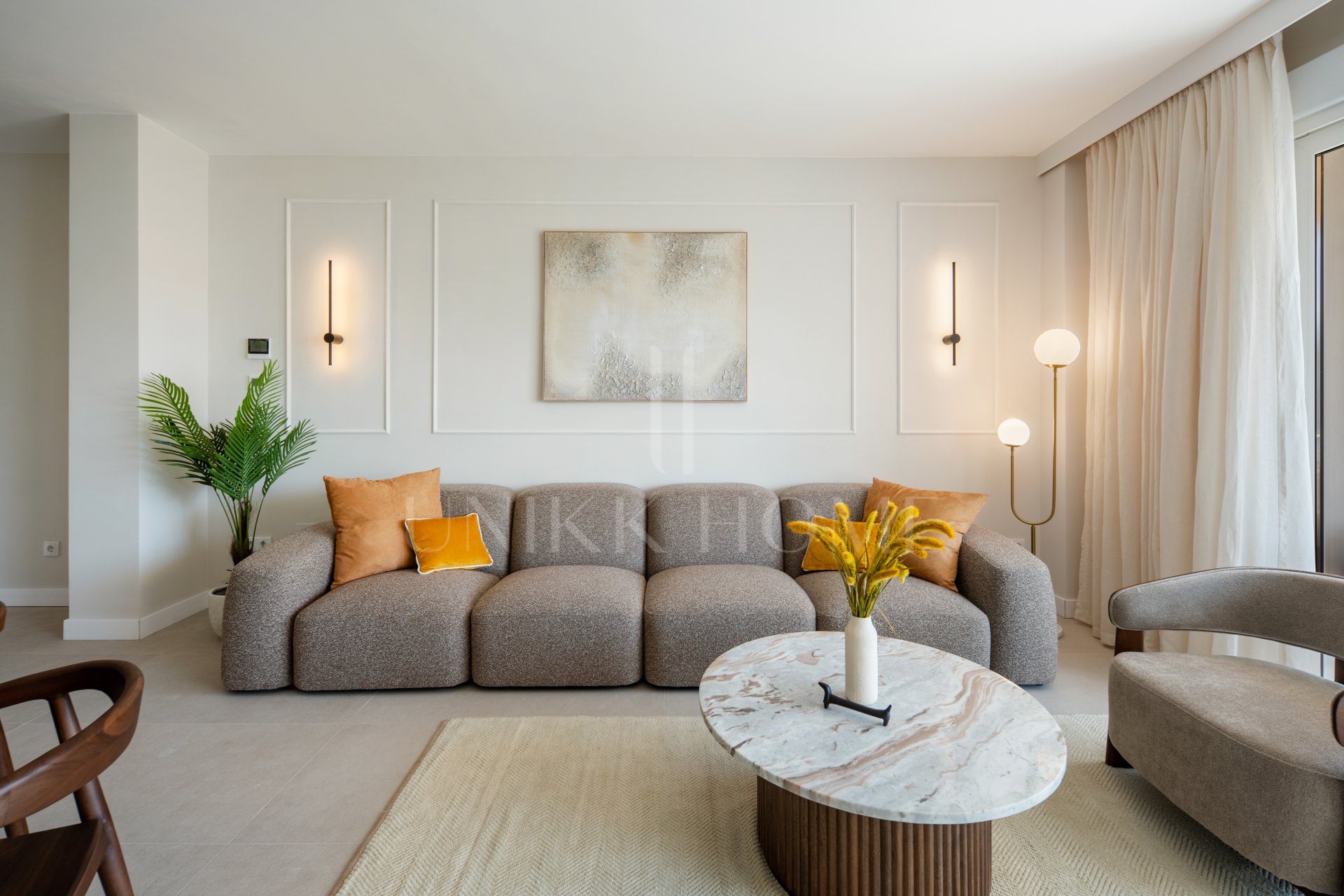 Beautifully refurbished beachside penthouse in El Presidente