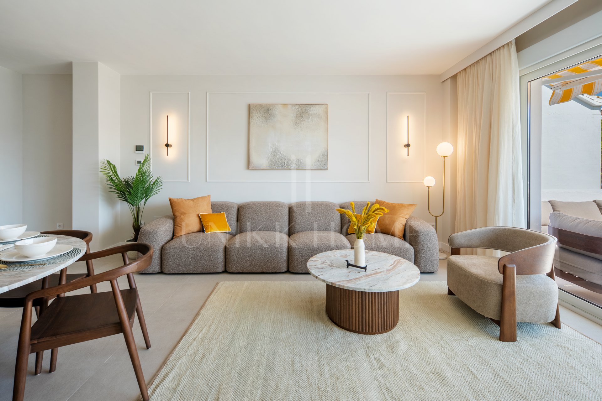 Beautifully refurbished beachside penthouse in El Presidente