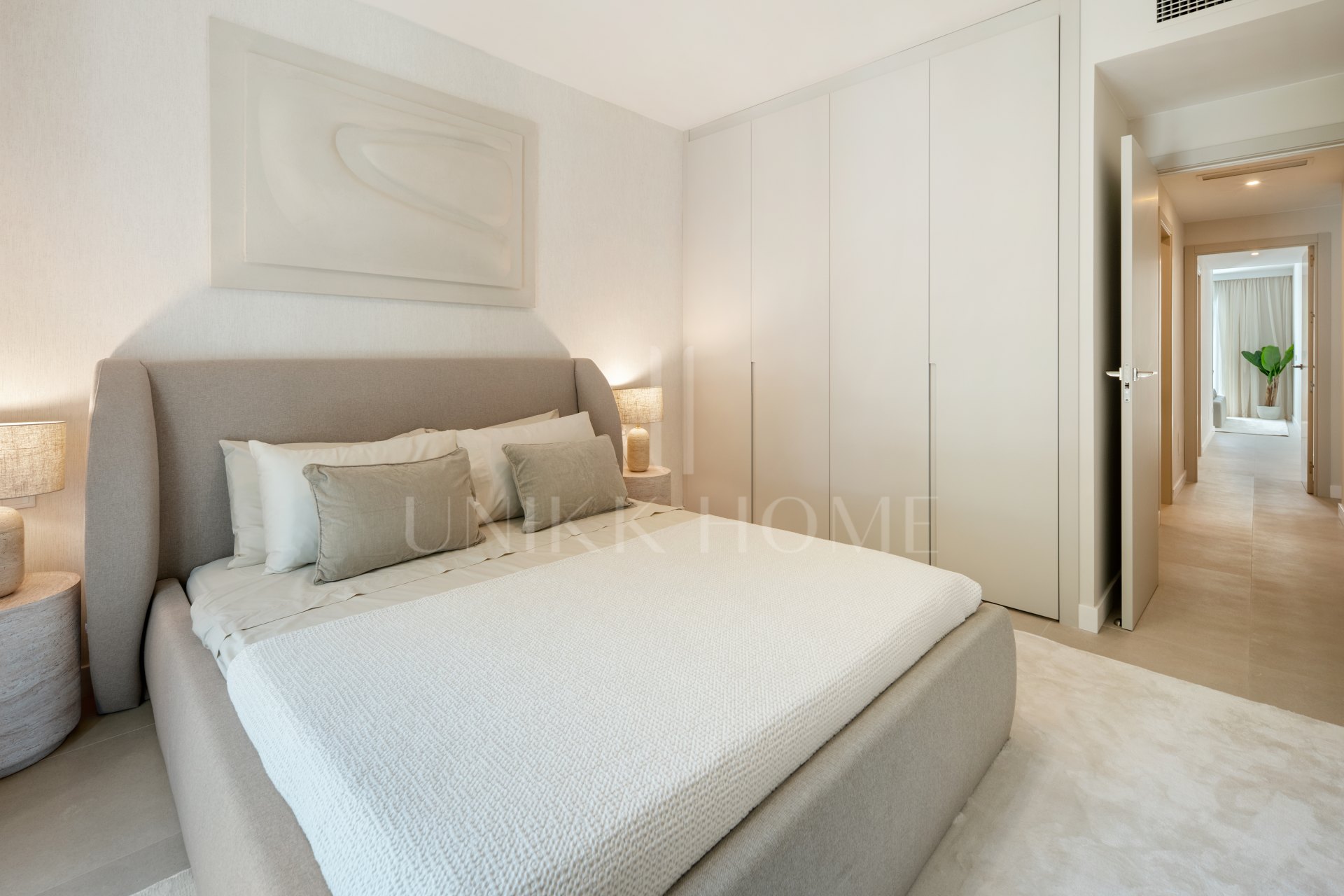Beautifully refurbished beachside penthouse in El Presidente