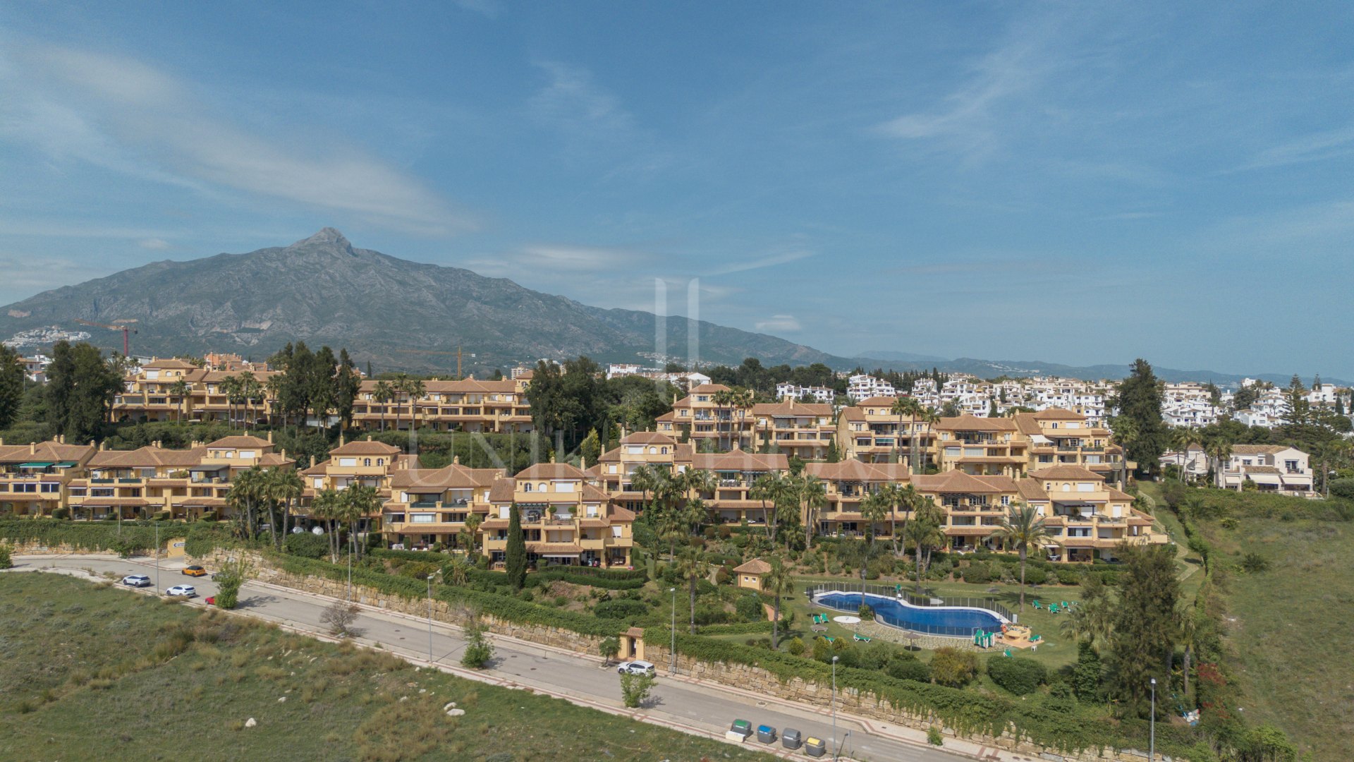 Impresionante apartamento con vistas al mar en Cumbres del Rodeo, Nueva Andalucía.