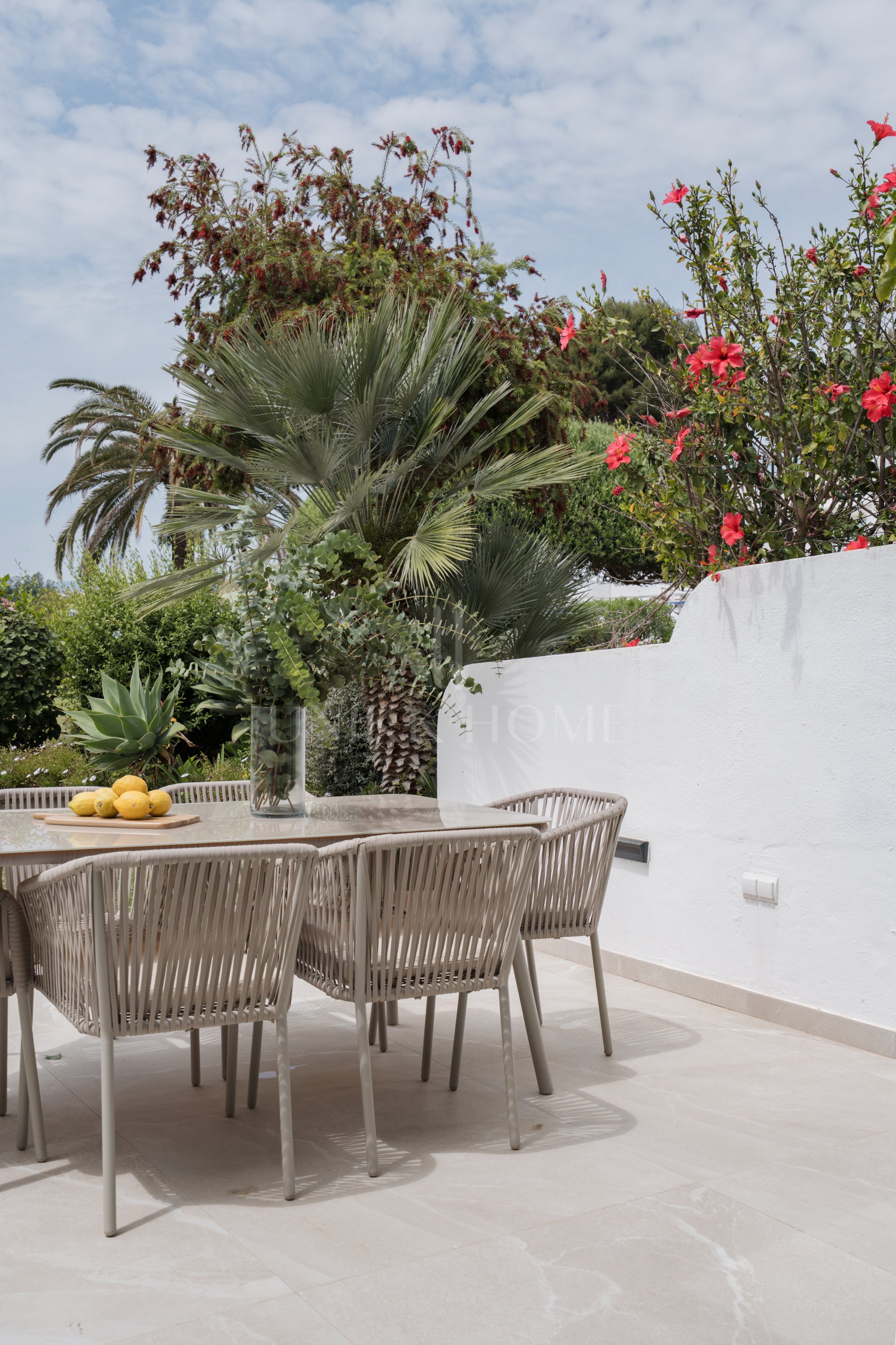 Beautifully refurbished 4 bedroom townhouse in the heart of Nueva Andalucía