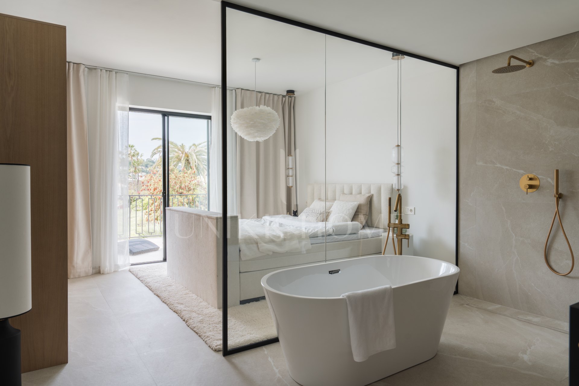 Beautifully refurbished 4 bedroom townhouse in the heart of Nueva Andalucía