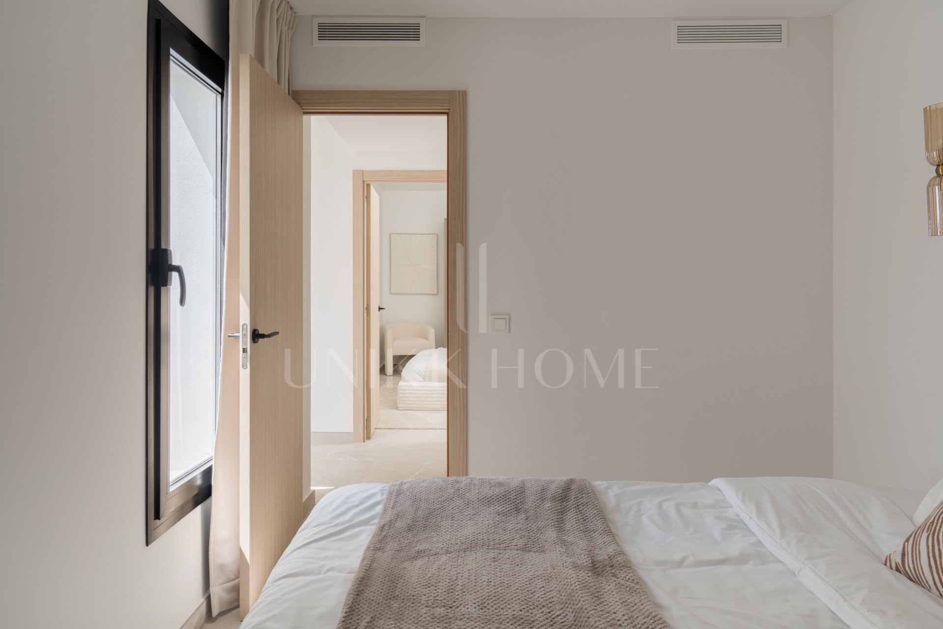 Beautifully refurbished 4 bedroom townhouse in the heart of Nueva Andalucía