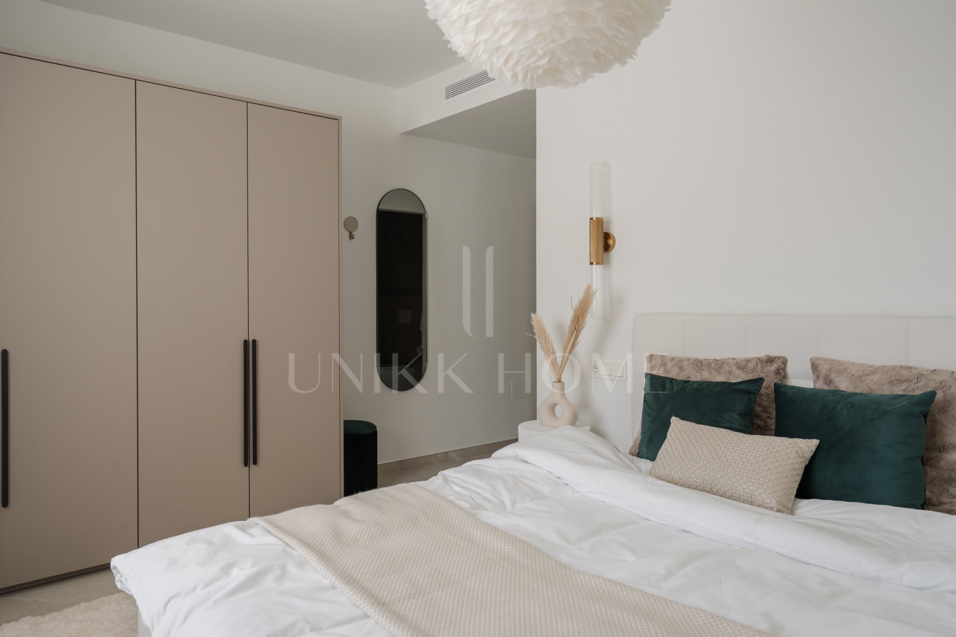 Beautifully refurbished 4 bedroom townhouse in the heart of Nueva Andalucía