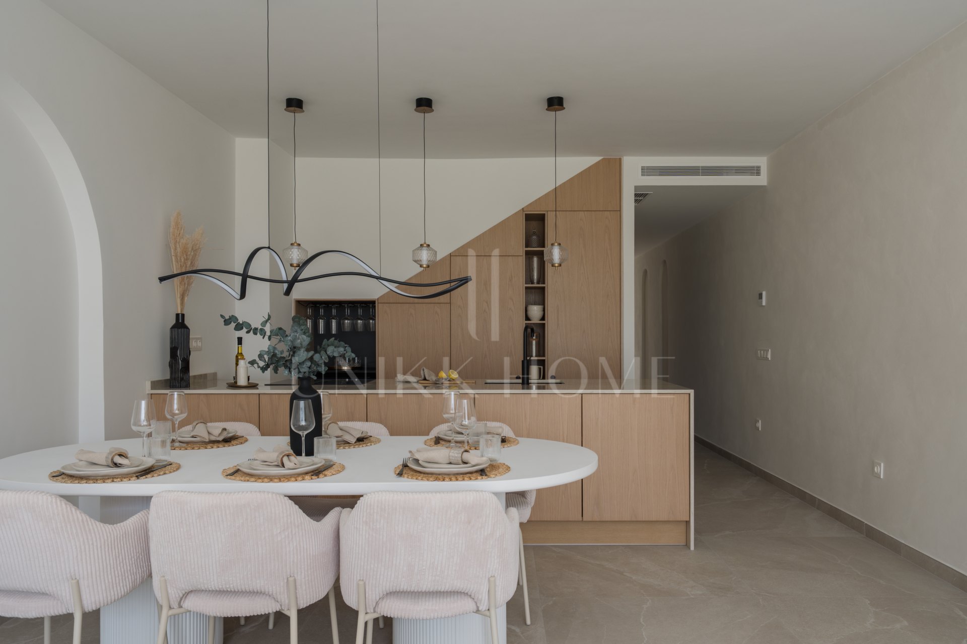 Beautifully refurbished 4 bedroom townhouse in the heart of Nueva Andalucía
