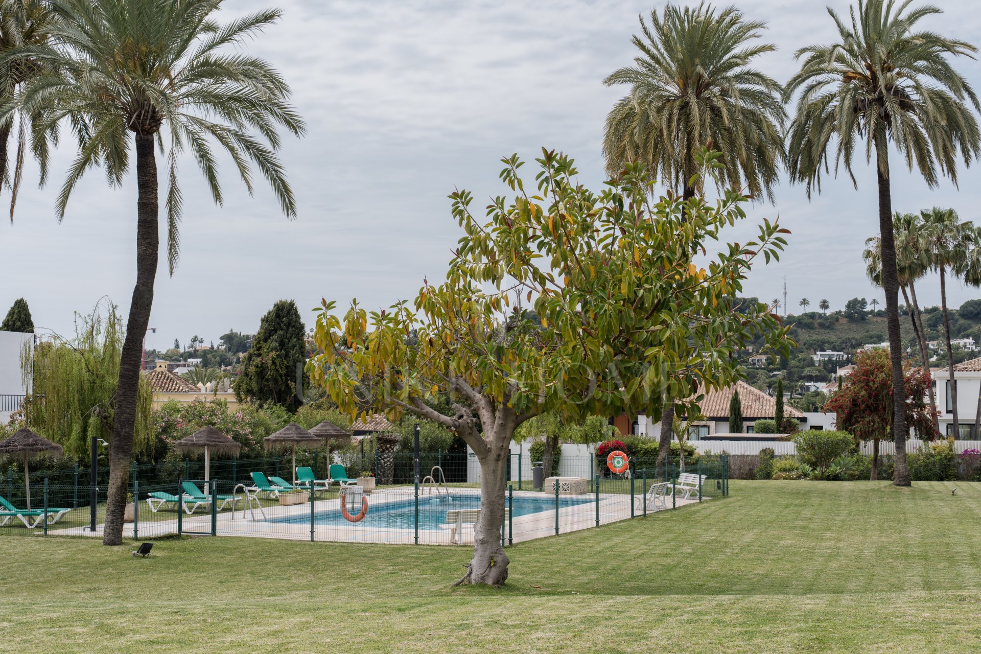 Beautifully refurbished 4 bedroom townhouse in the heart of Nueva Andalucía