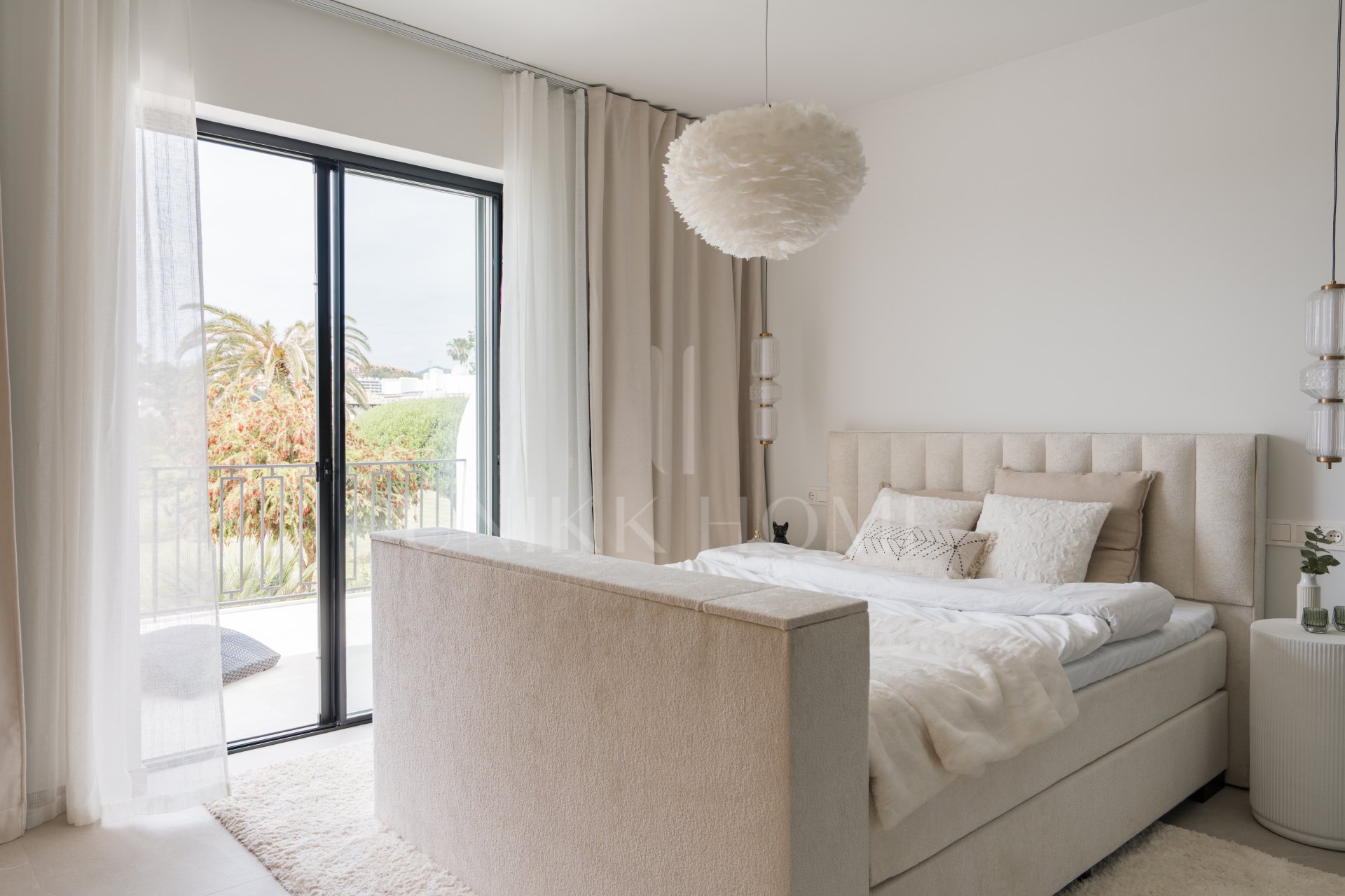 Beautifully refurbished 4 bedroom townhouse in the heart of Nueva Andalucía