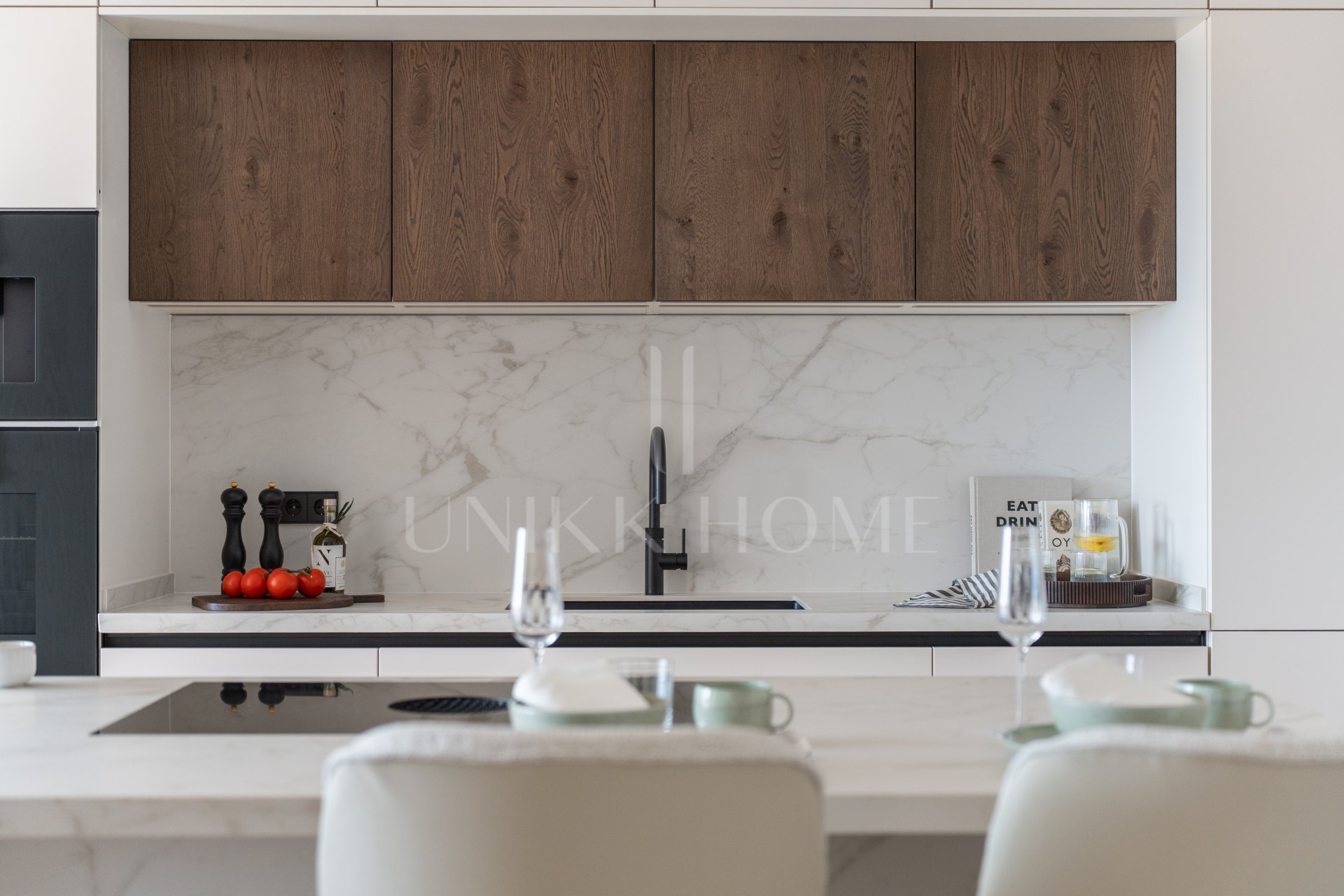 Impresionante apartamento de cuatro dormitorios recientemente renovado en Les Belvédères, Nueva Andalucía.