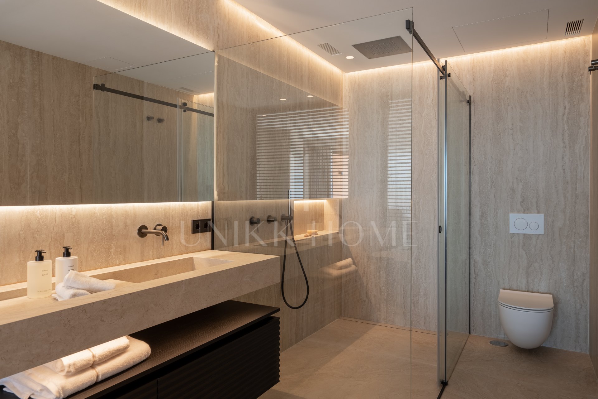 Stunning newly renovated four bedroom apartment in Les Belvédères, Nueva Andalucía