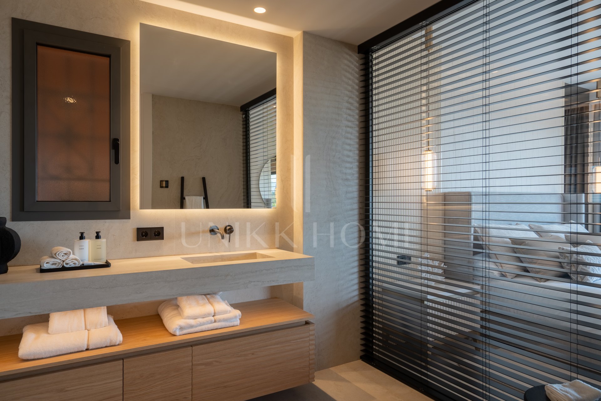 Stunning newly renovated four bedroom apartment in Les Belvédères, Nueva Andalucía