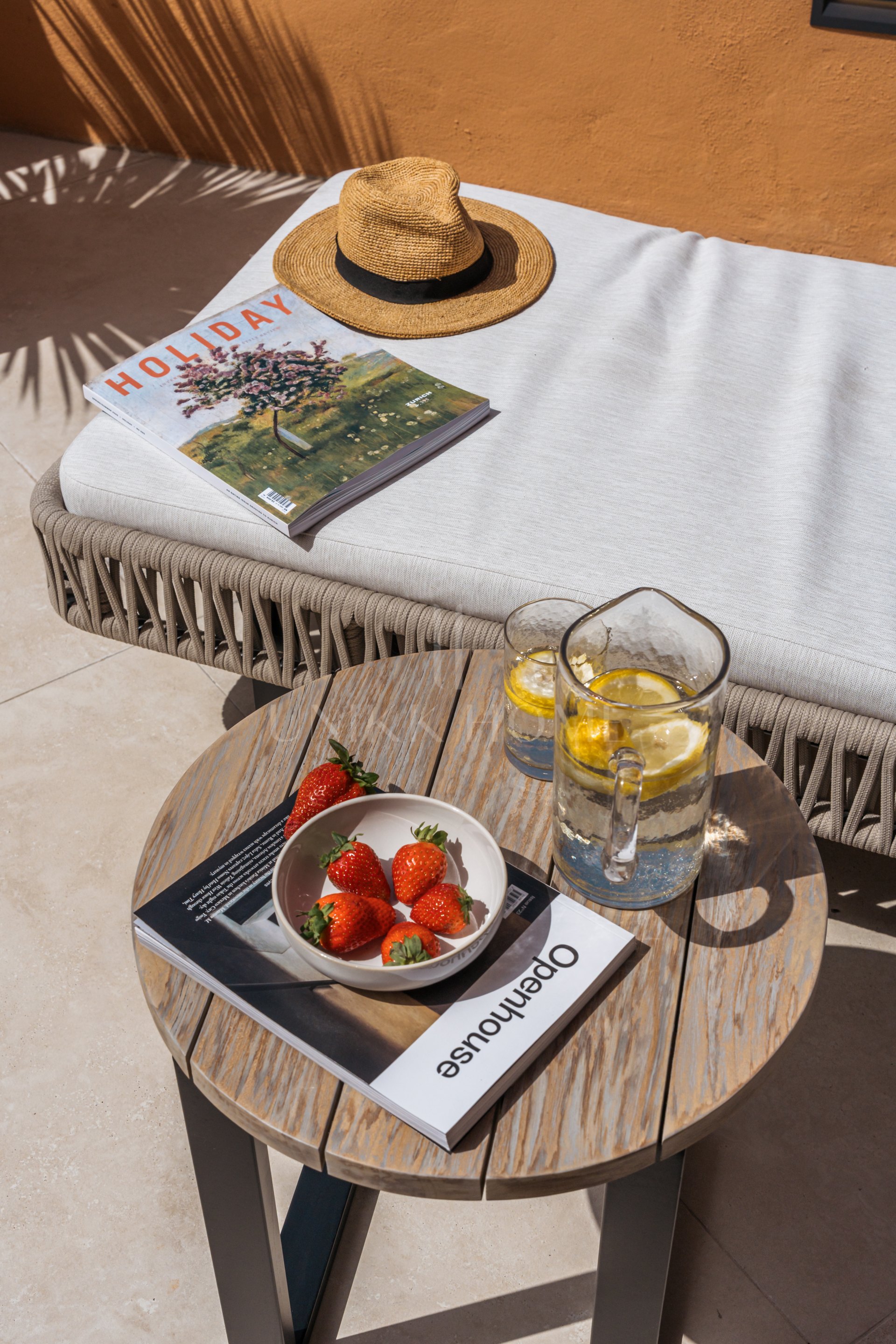 Impresionante apartamento de cuatro dormitorios recientemente renovado en Les Belvédères, Nueva Andalucía.