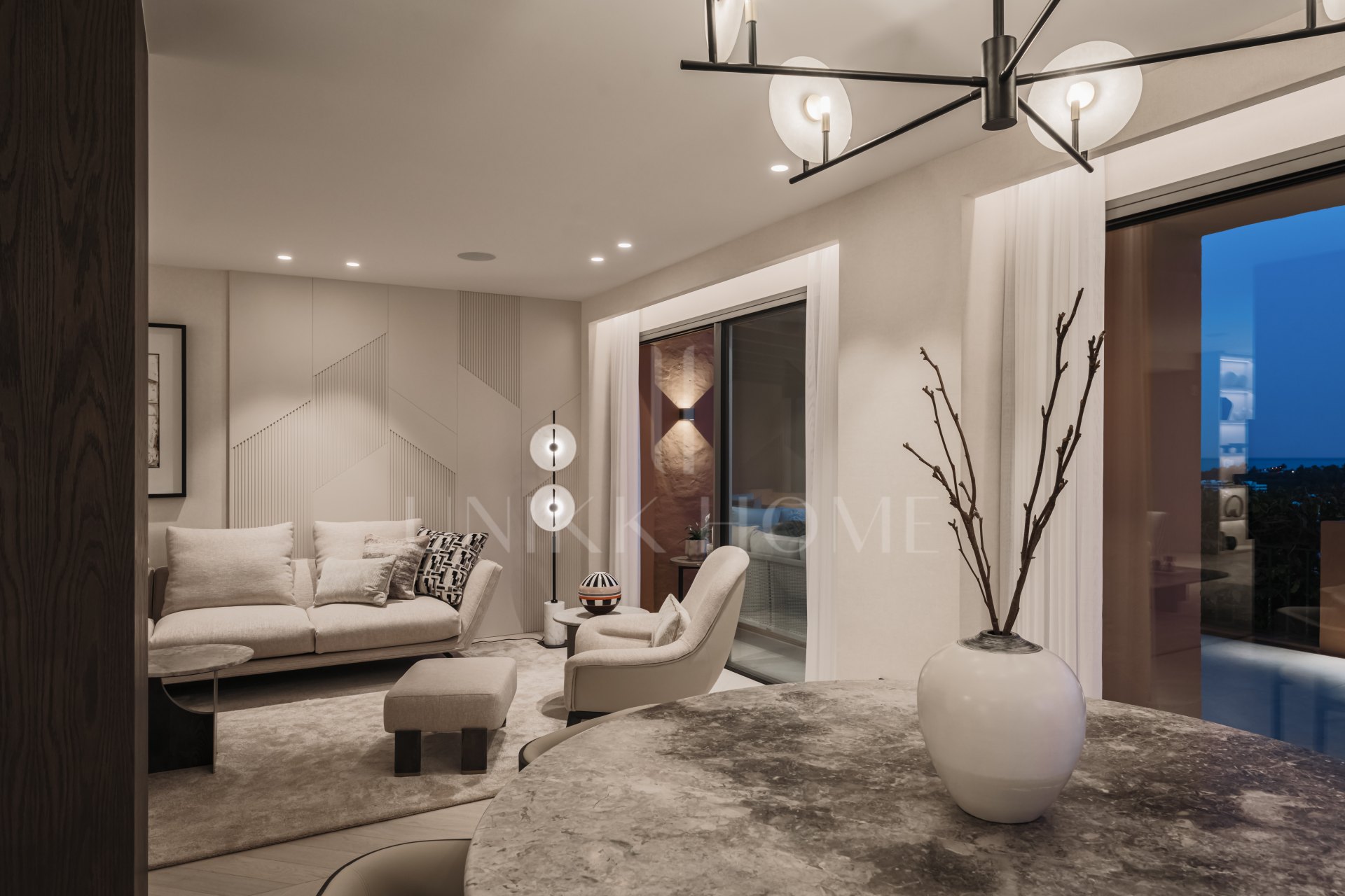 Impresionante apartamento de cuatro dormitorios recientemente renovado en Les Belvédères, Nueva Andalucía.