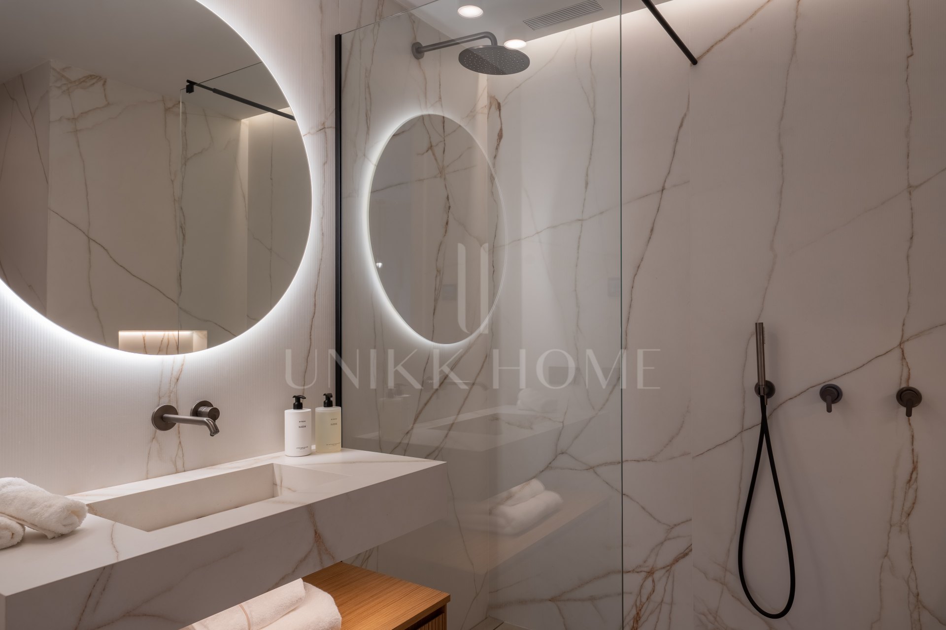 Stunning newly renovated four bedroom apartment in Les Belvédères, Nueva Andalucía