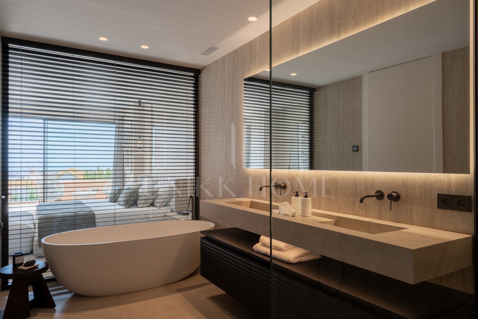 Stunning newly renovated four bedroom apartment in Les Belvédères, Nueva Andalucía